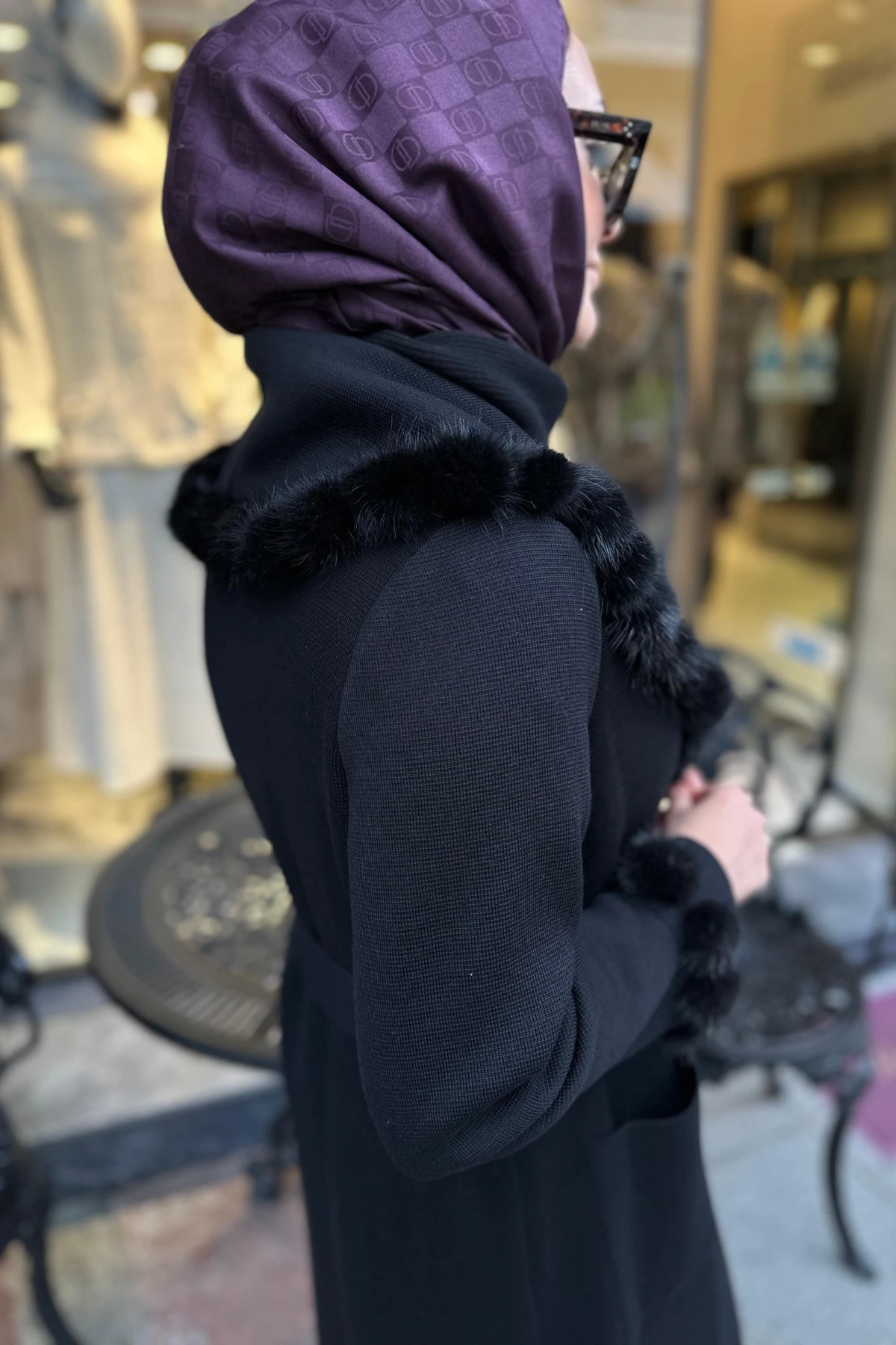 PONPON KÜRK DETAYLI UZUN KOYU HIRKA