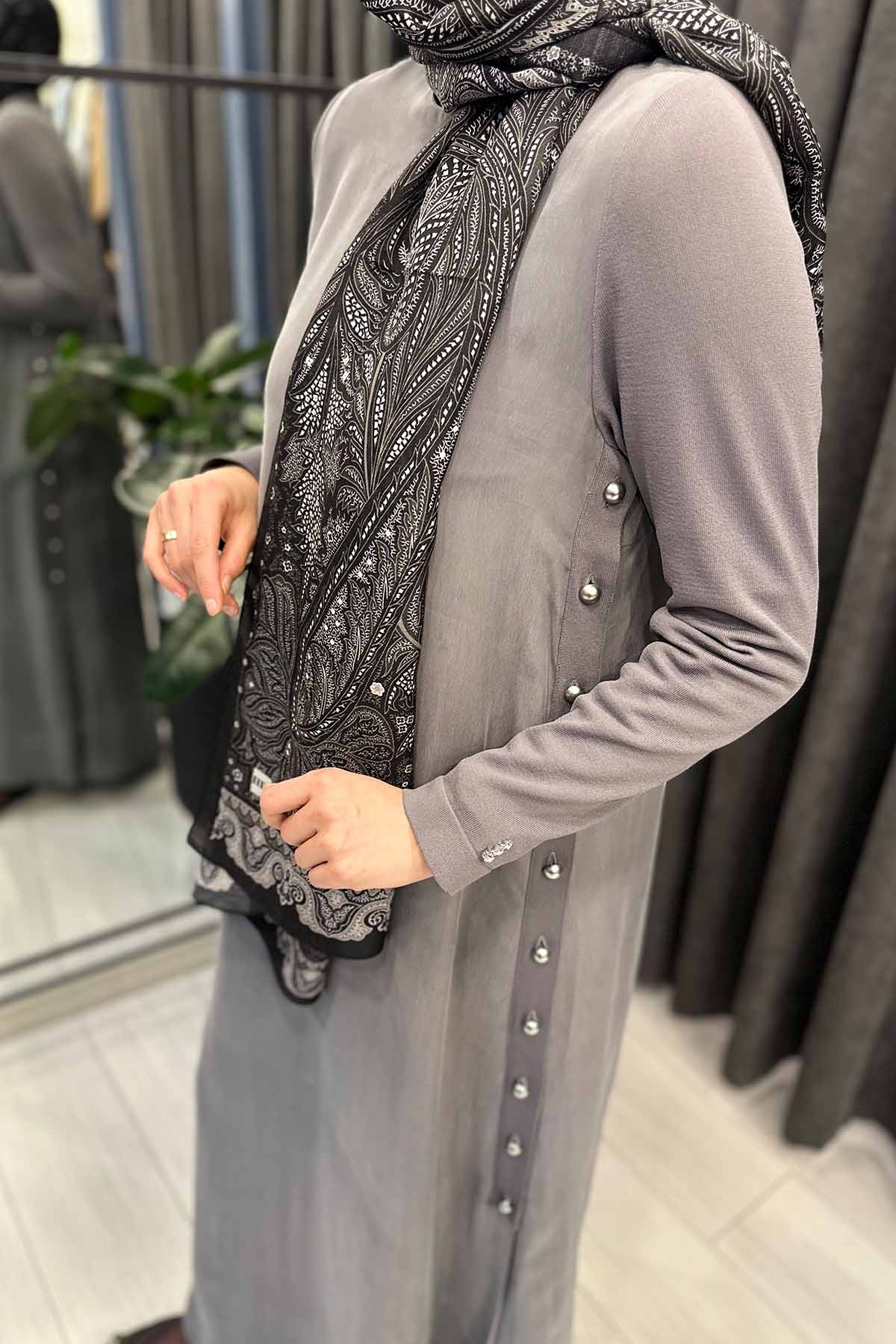 YANLARI DÜĞMELİ CUPRA ELBİSE