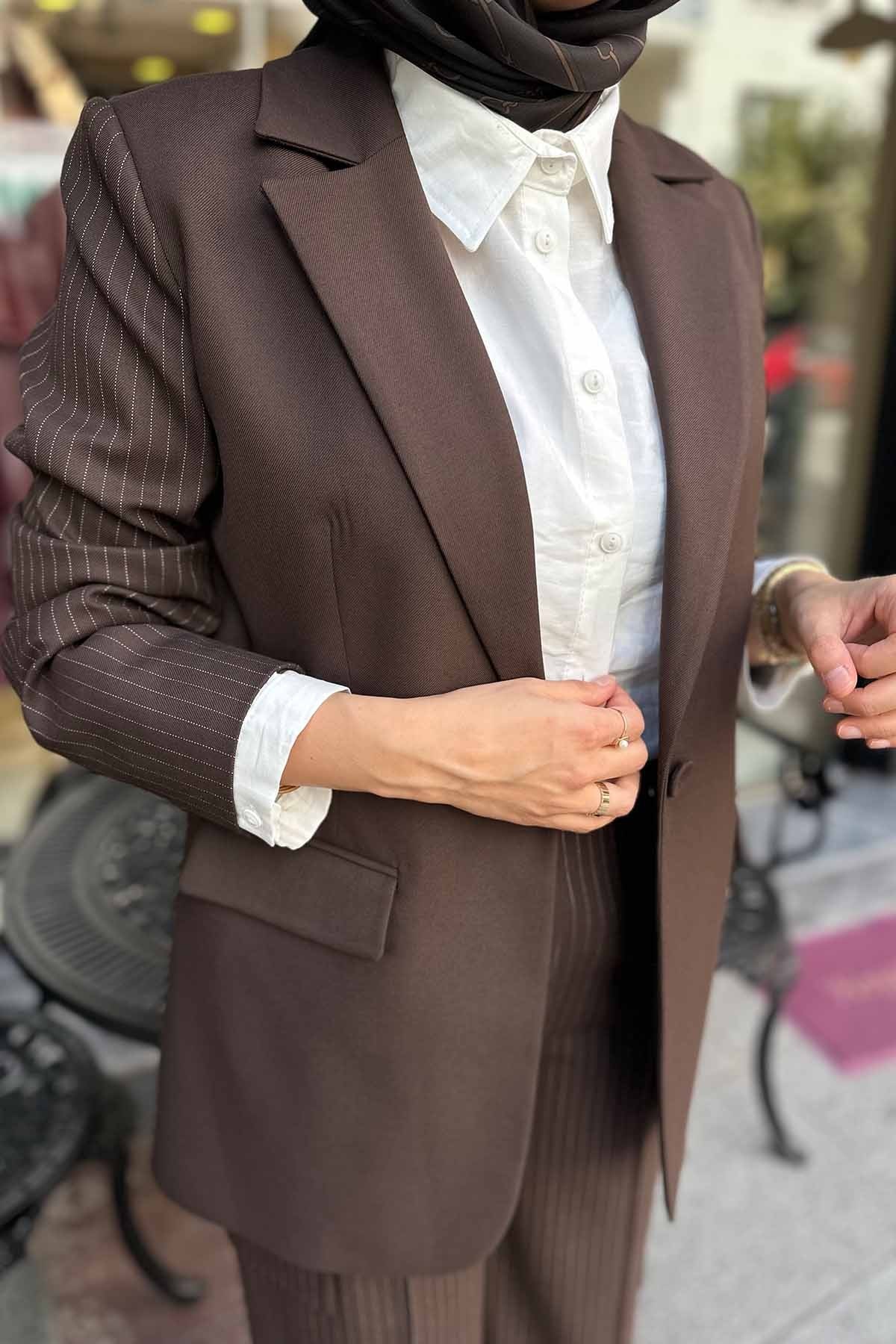 ARKASI DÜĞMELİ ÇİZGİLİ BLAZER CEKET