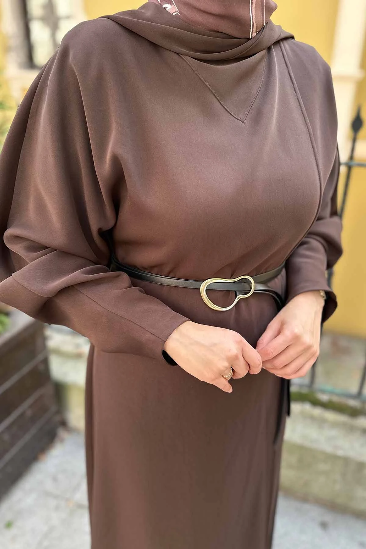 ÖNÜ NERVÜRLÜ YARASA KOL ELBİSE