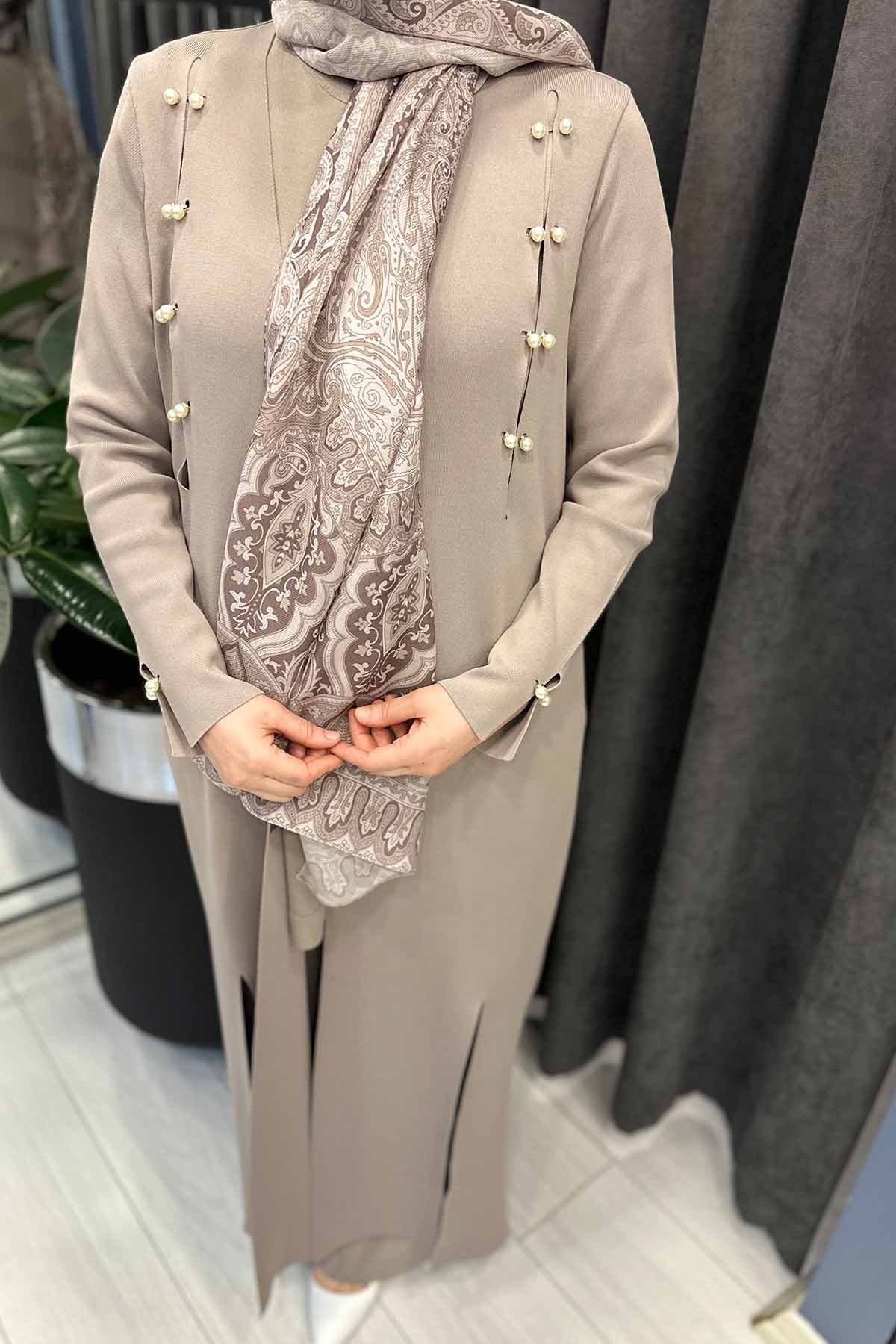 İNCİ DETAYLI TEMİZ KESİM TRİKO HIRKA
