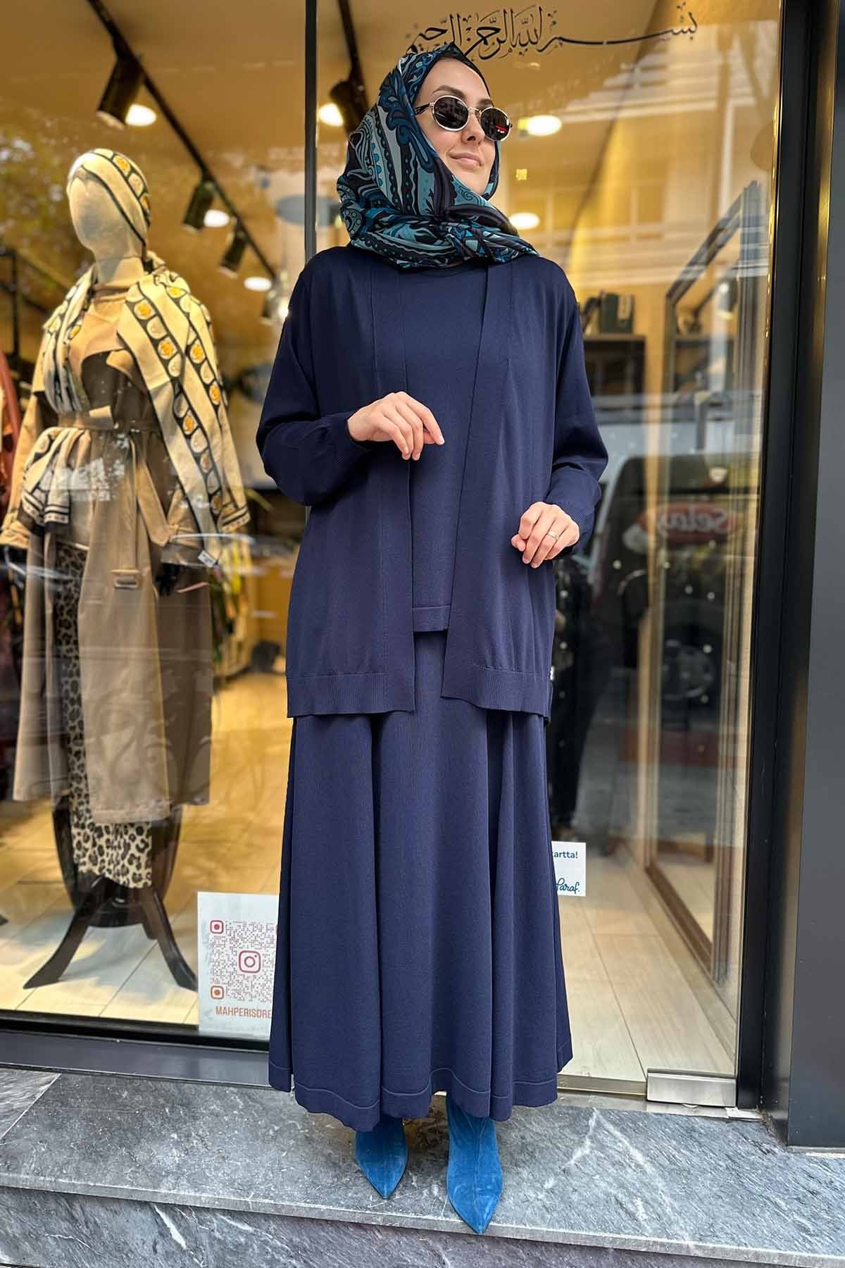 ARKASI ÖRGÜ MOTİFLİ HIRKALI TAKIM