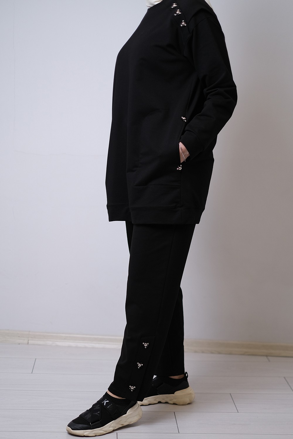 TAŞ İŞLEMELİ EŞOFMAN TAKIM