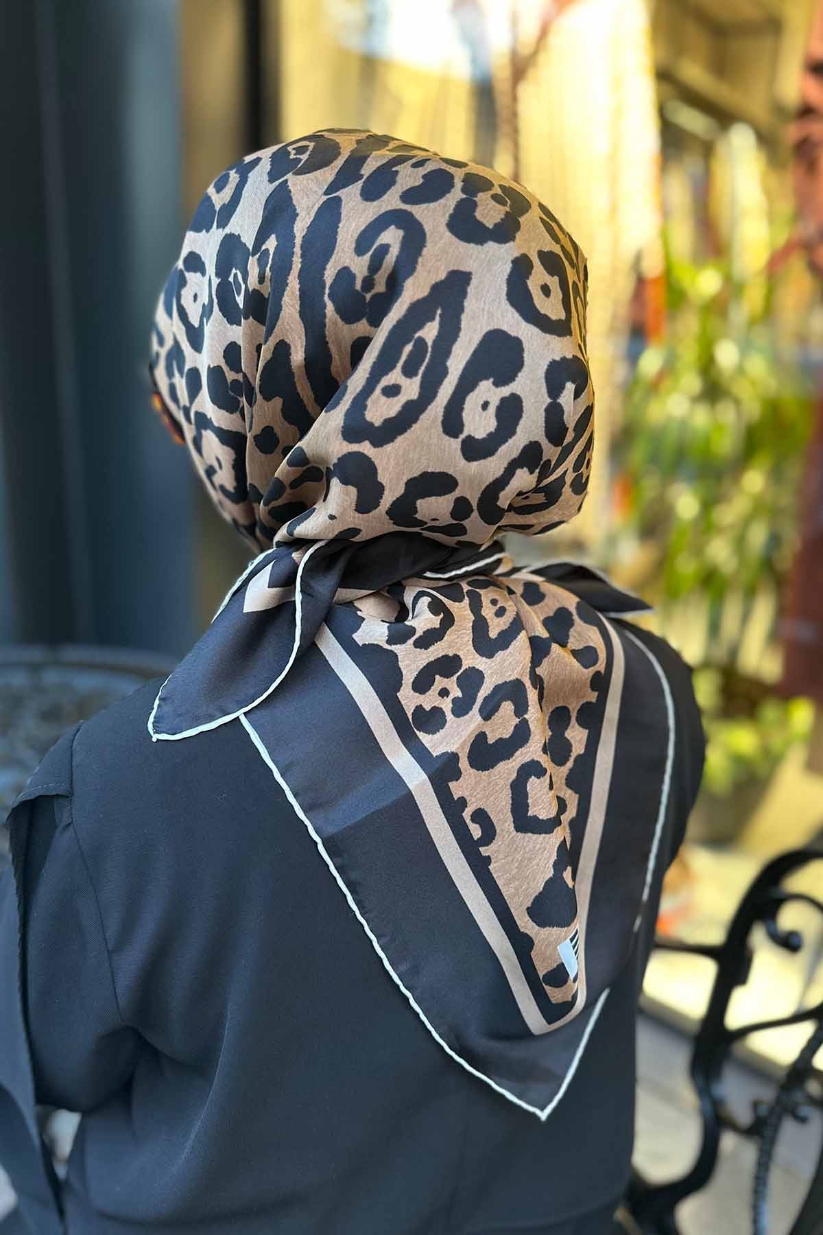 LEOPARD SCARF