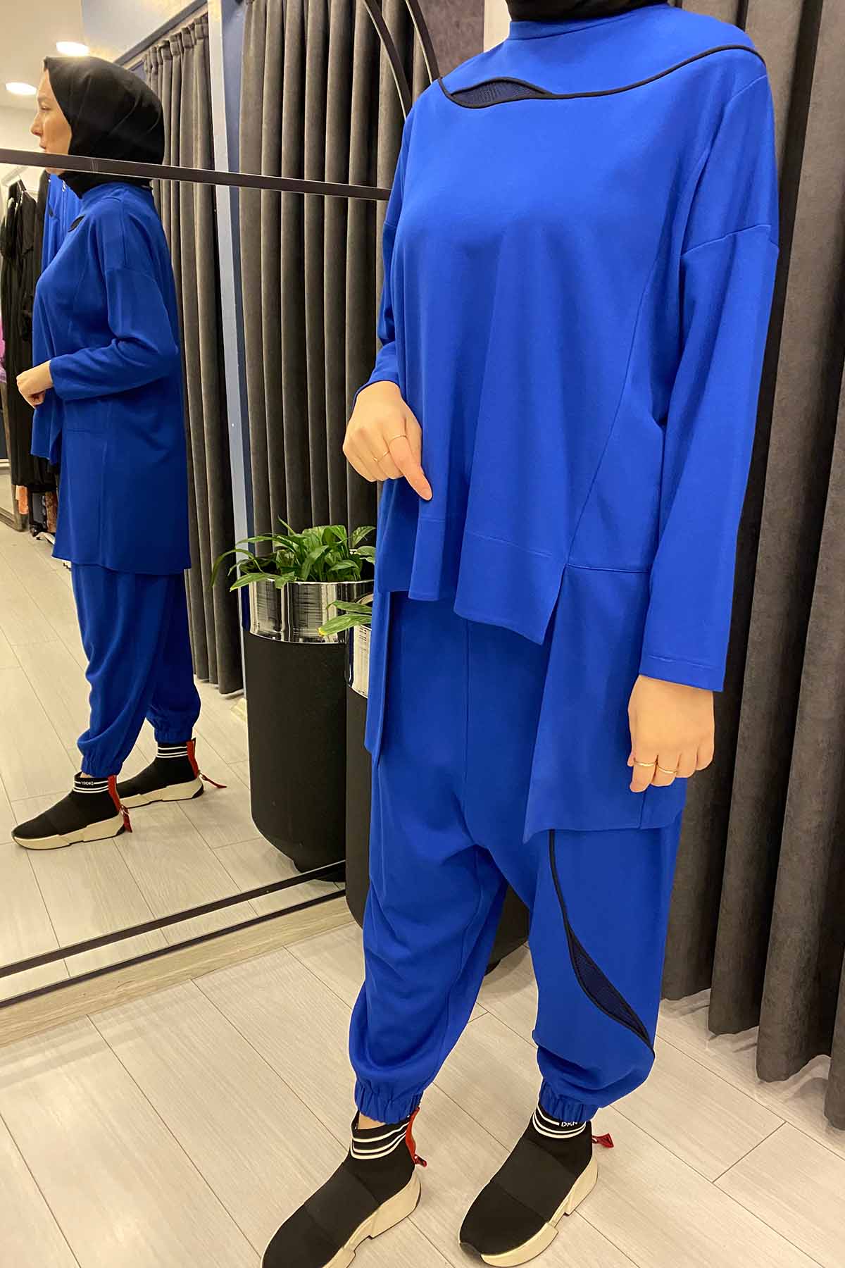 TUNİĞİ VE PANTOLONU YAPRAK DETAYLI PAÇASI LASTİKLİ PANTOLONLU TAKIM