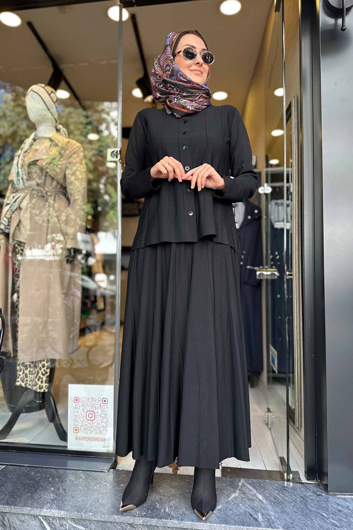 DÜZ RENK DÜĞMELİ HIRKA