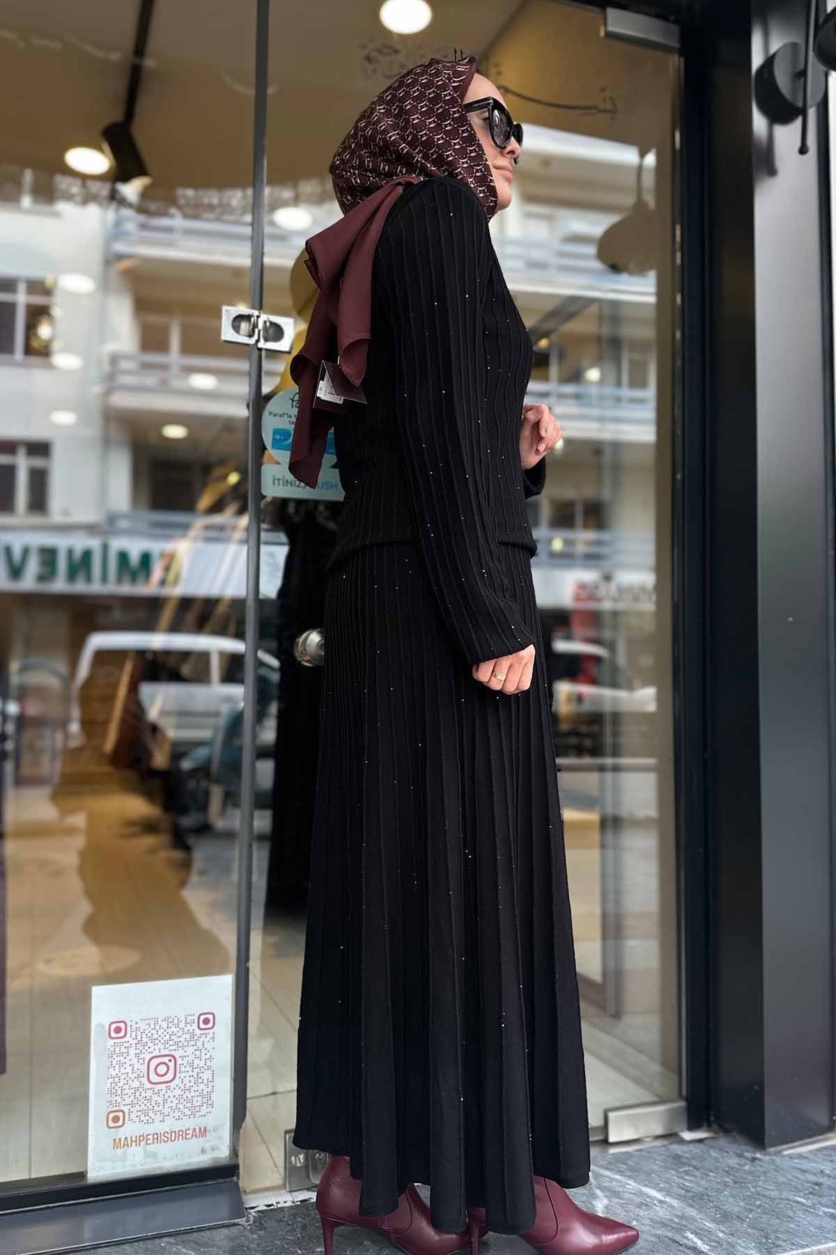 PUL DETAYLI TRİKO ETEK