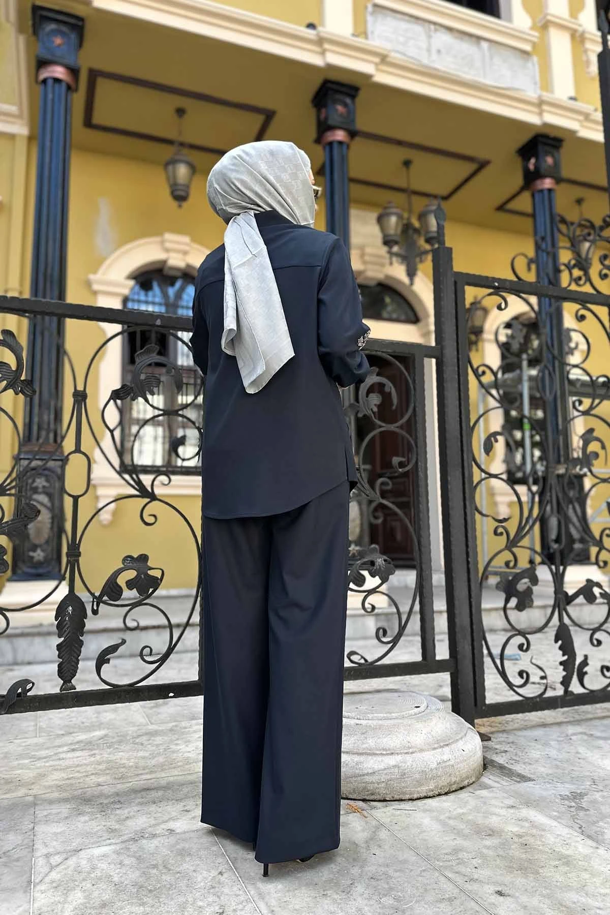 TAŞ DETAYLI GÖMLEK