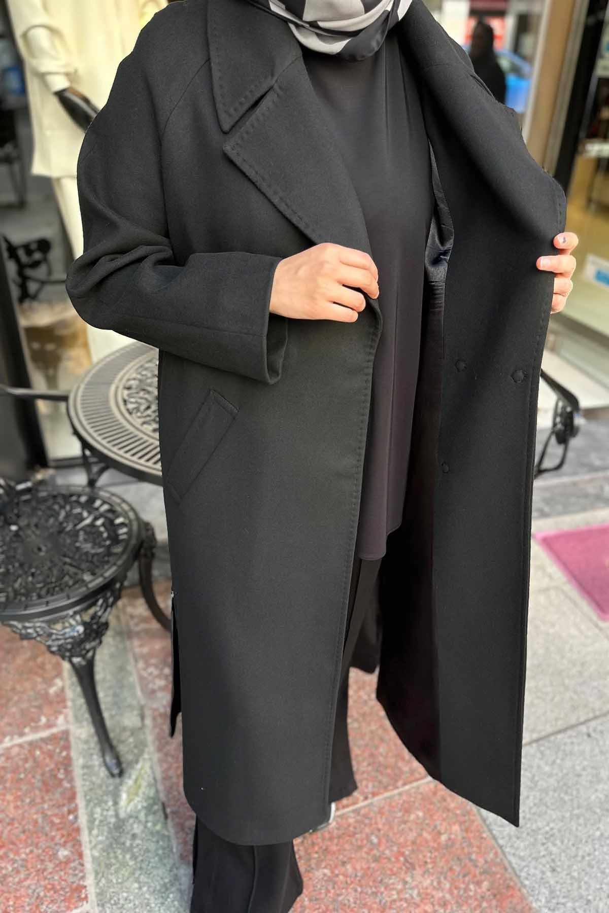 FERMUAR DETAYLI KAŞE KABAN