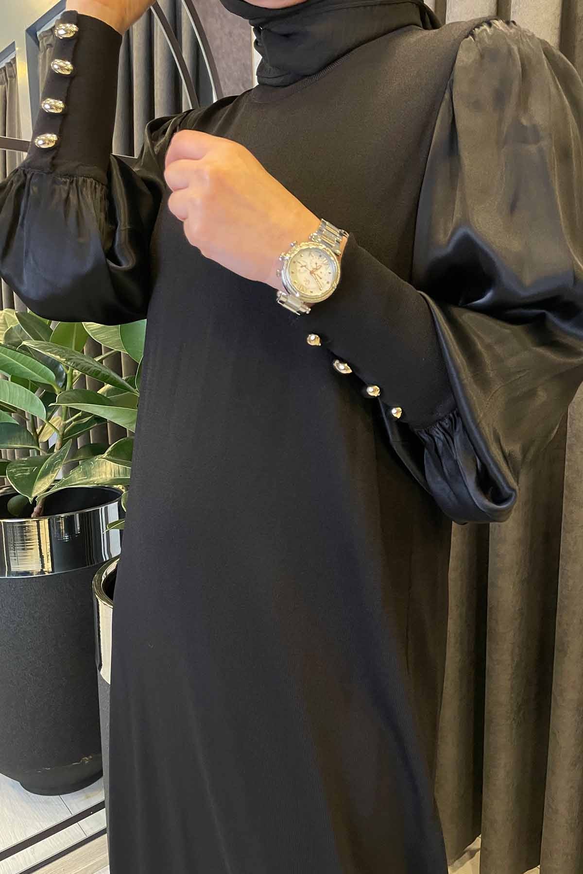 KOLLARI SATEN DÜĞME DETAYLI TRİKO UZUN ELBİSE