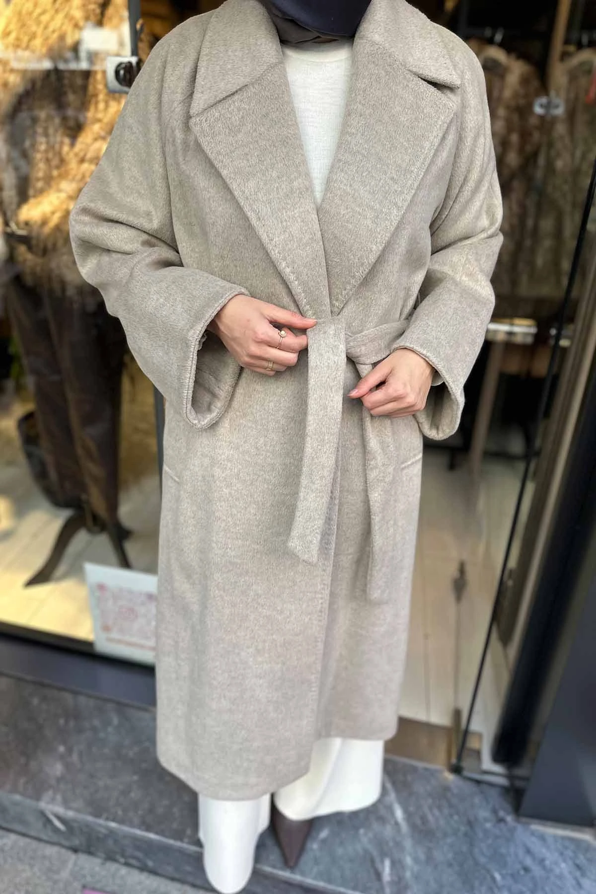 ARKASI FERMUAR DETAYLI KAŞE KABAN