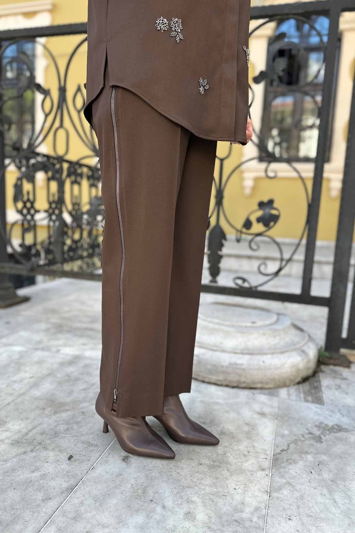 YANI FERMUAR DETAYLI PANTOLON