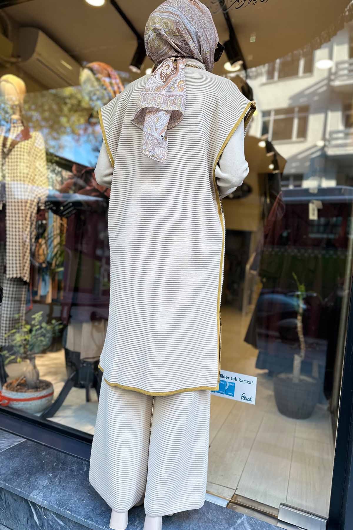 BEKLETME TEKNİKLİ TRİKO YELEK
