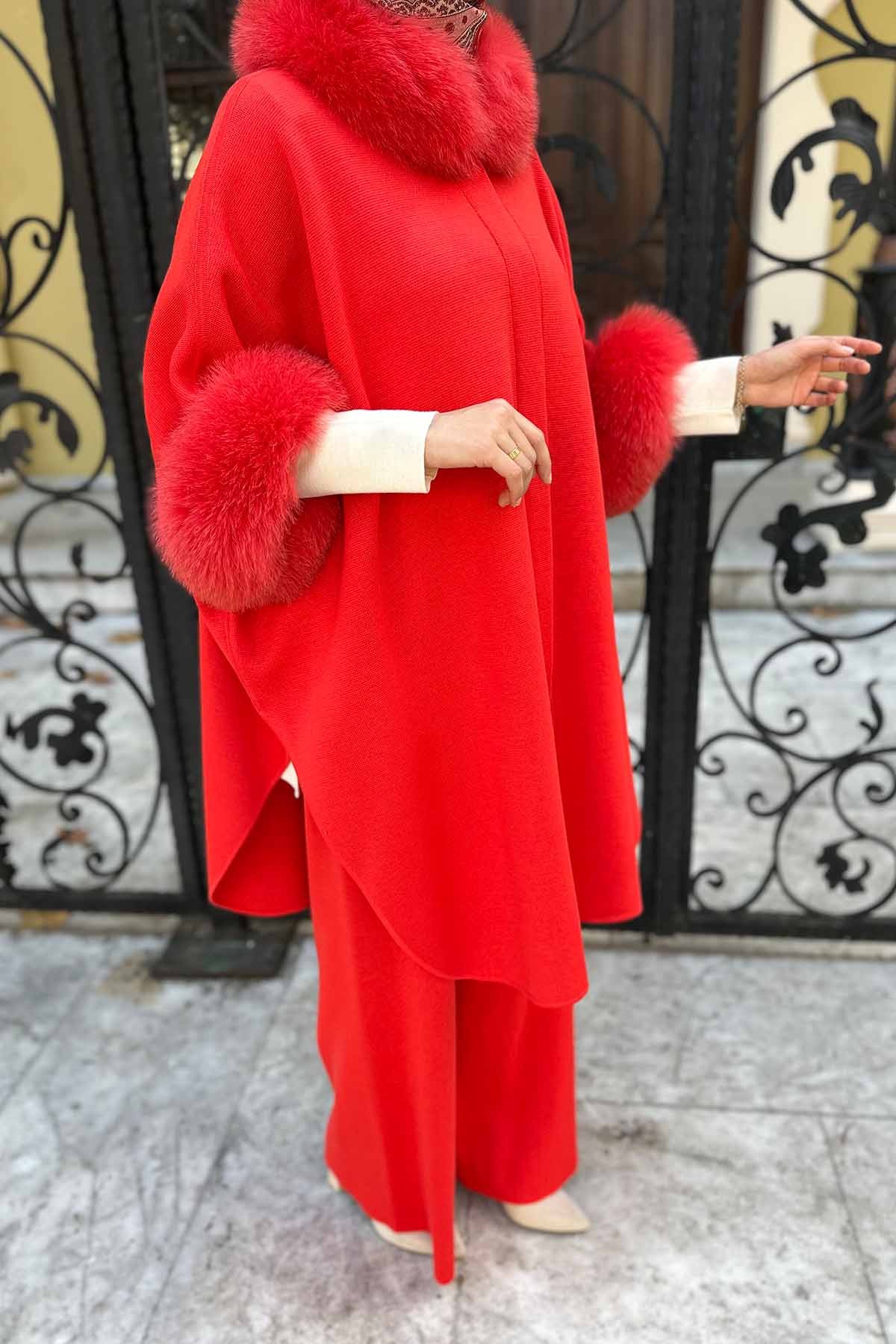 KÜRK DETAYLI TRİKO PANÇO