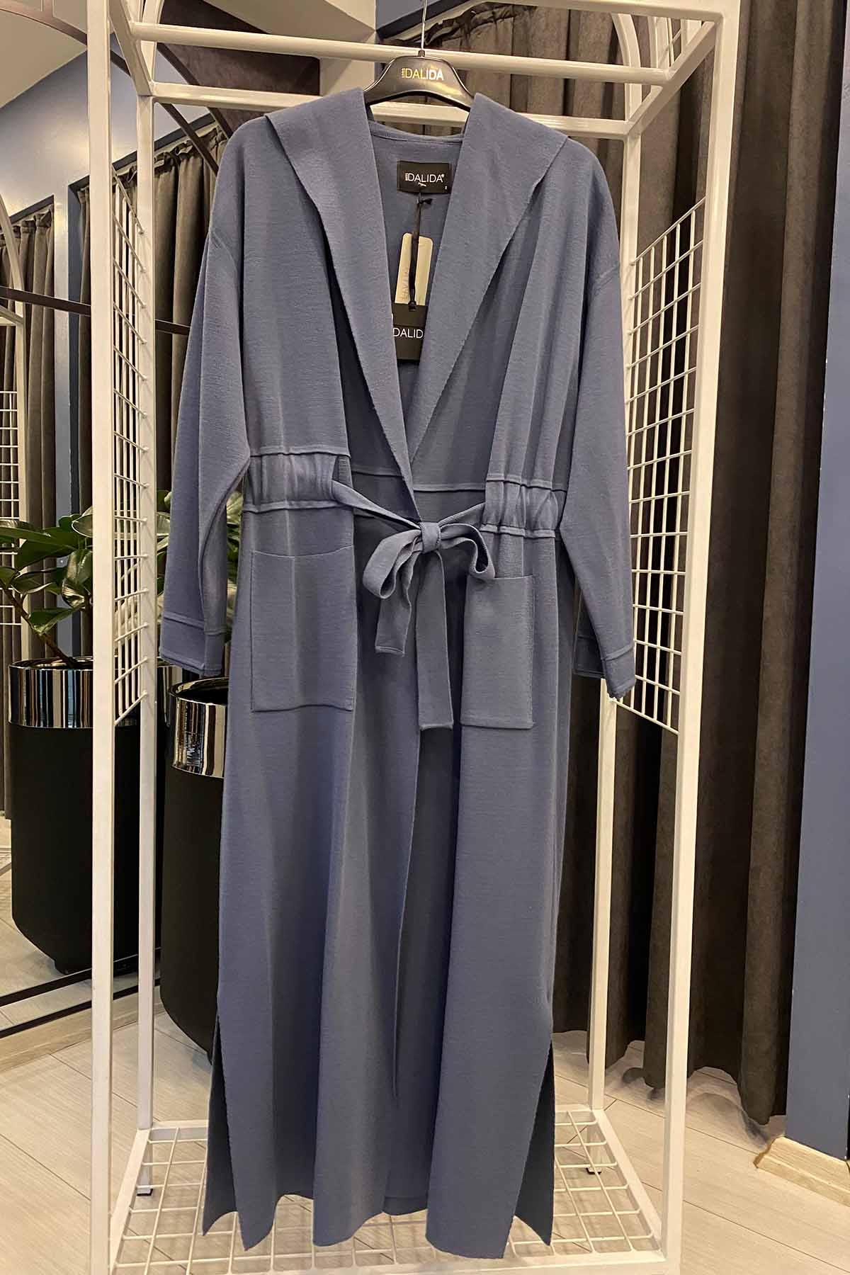 BELİ KUŞAKLI DÜZ RENK HIRKA