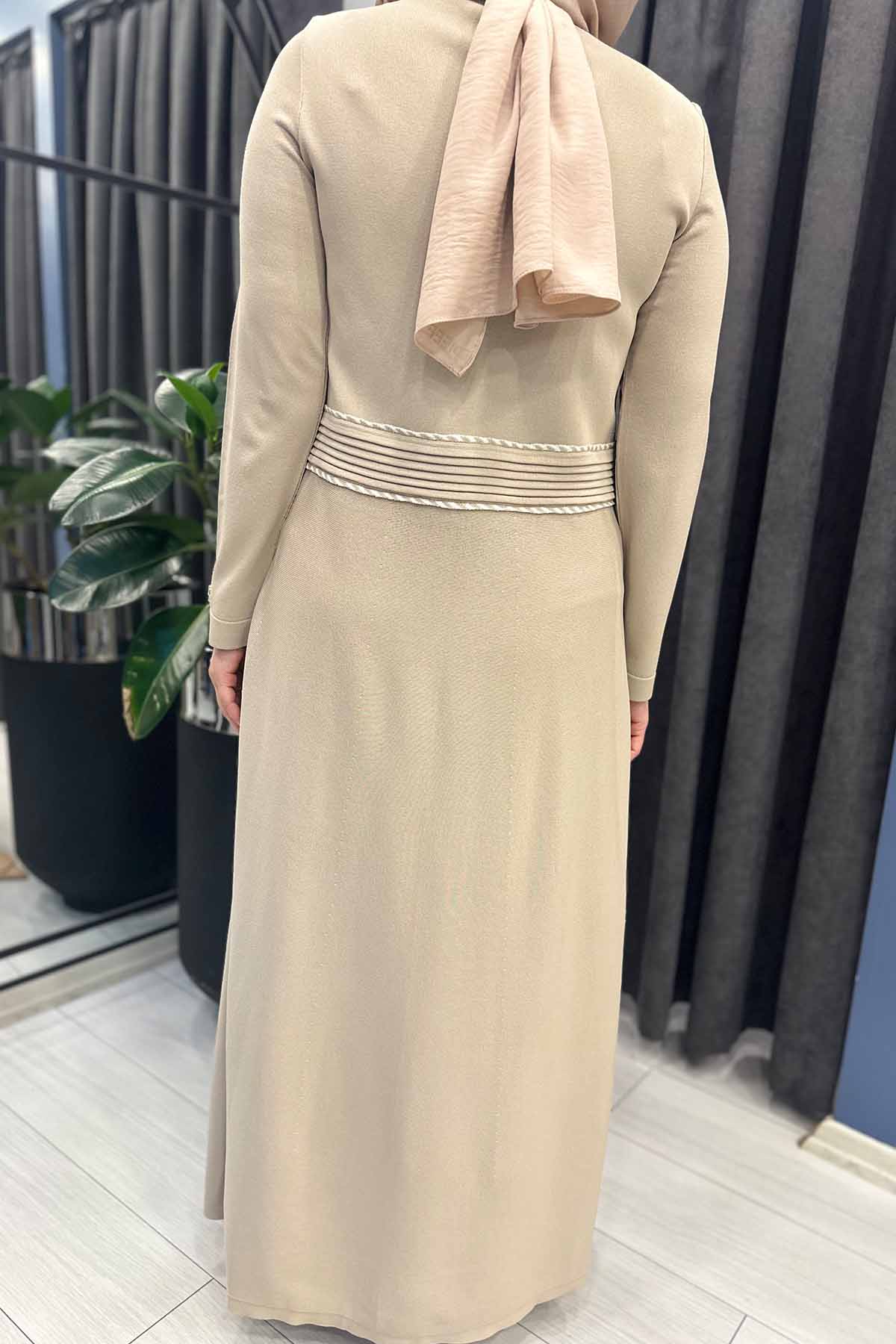 BEL KISMI BEKLEME DETAYLI ELBİSE