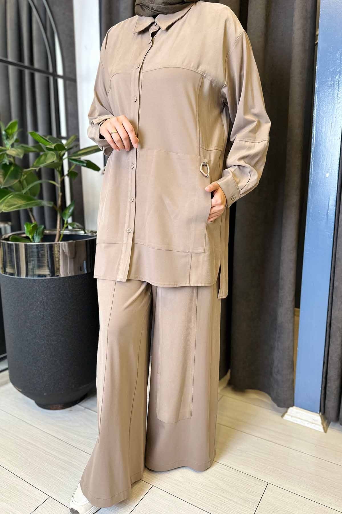 TUNİĞİ VE PANTOLONU BAMBU DETAYLI AKSESUARLI TAKIM