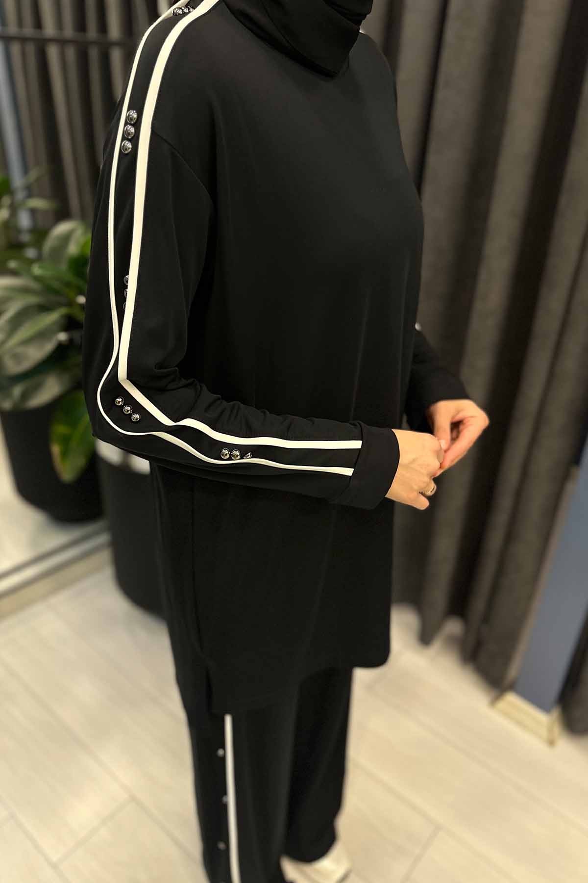 KOLLARI VE PANTOLONUNUN YANLARI GARNİ VE AKSESUAR DETAYLI BAMBU PANTOLONLU TAKIM