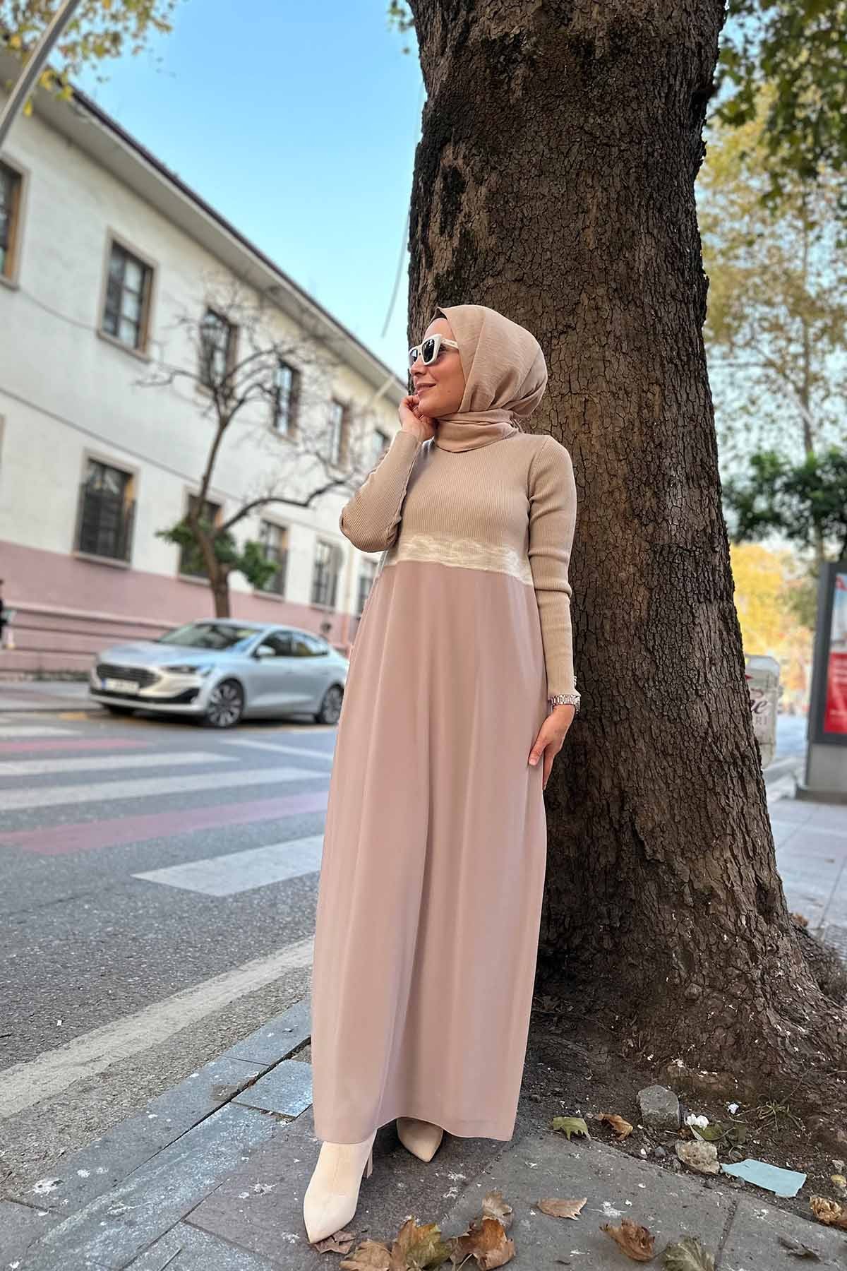 KEÇE DETAYLI TRİKO ELBİSE