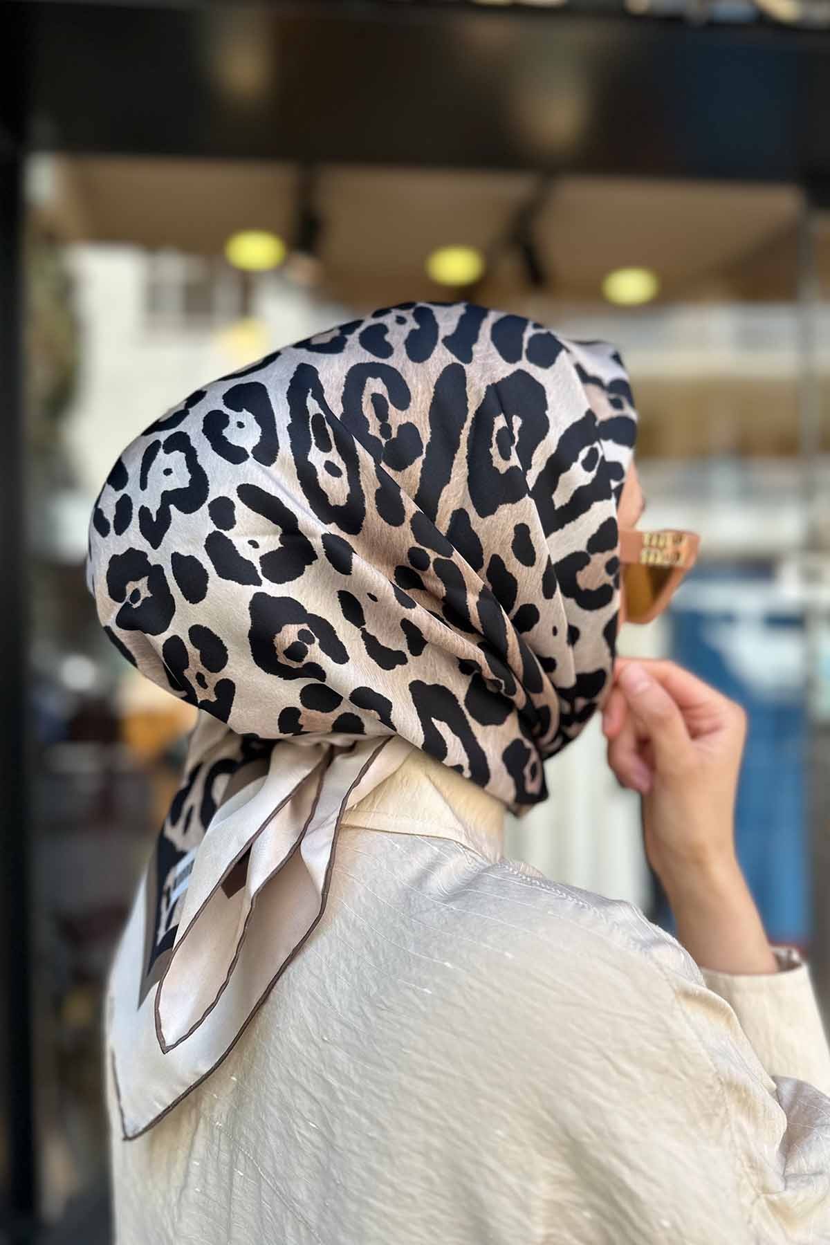 BEİGE LEOPARD SCARF