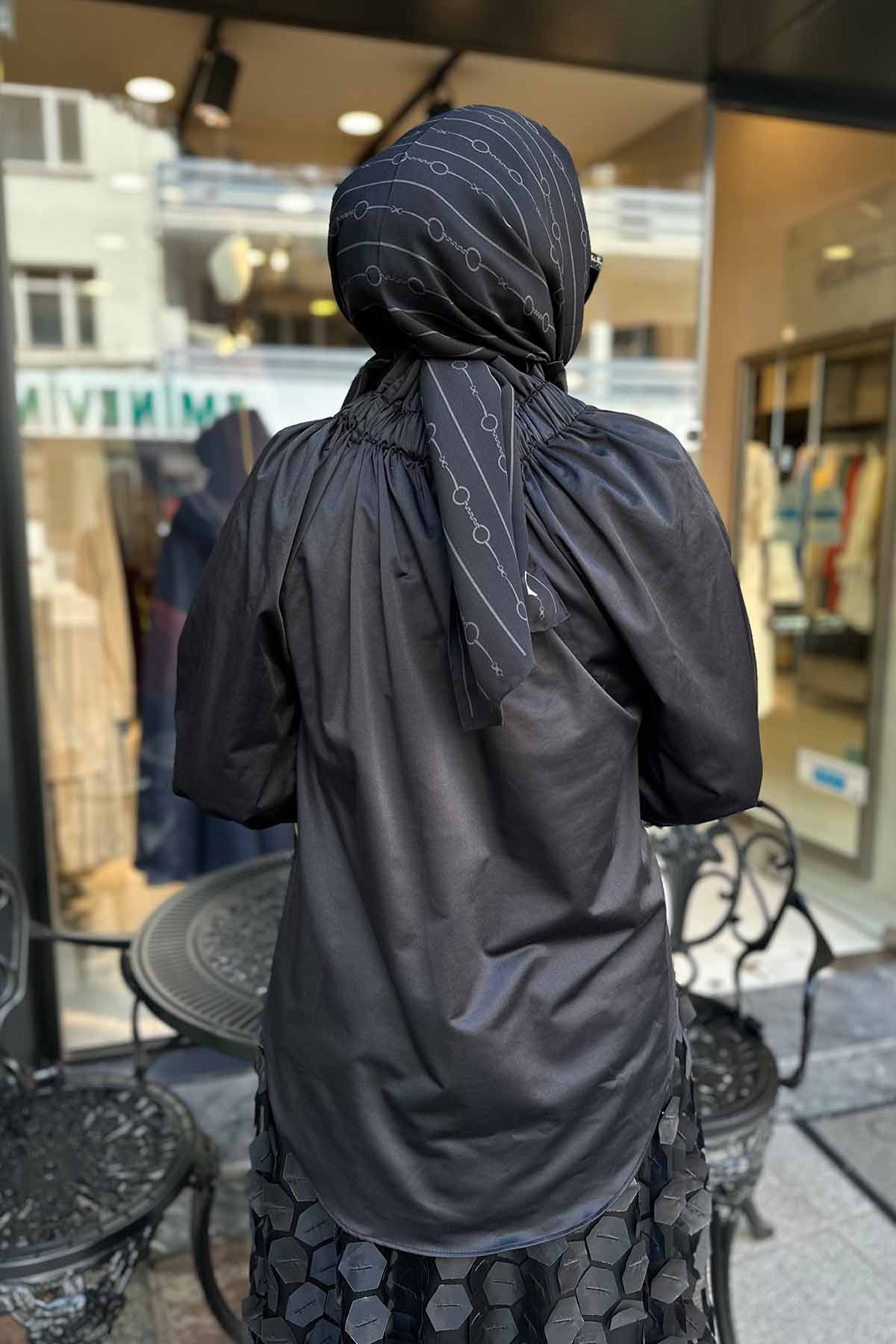 YAKASI BÜZGÜLÜ BLUZ