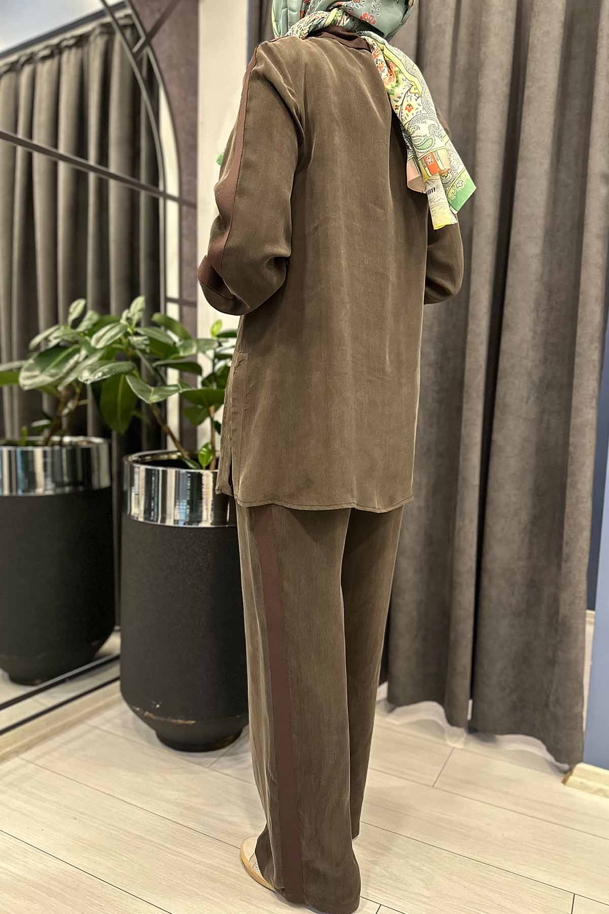 DİK YAKA FERMUARLI UZUN KOLLU TUNİK