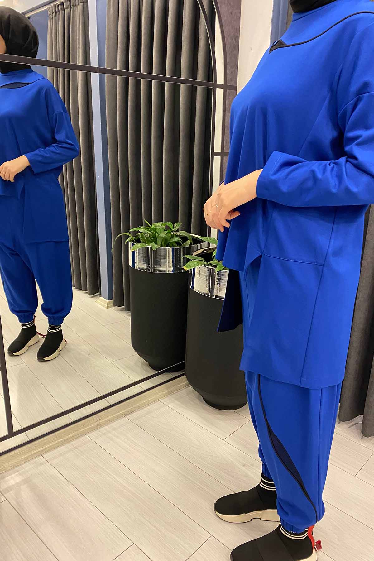 TUNİĞİ VE PANTOLONU YAPRAK DETAYLI PAÇASI LASTİKLİ PANTOLONLU TAKIM