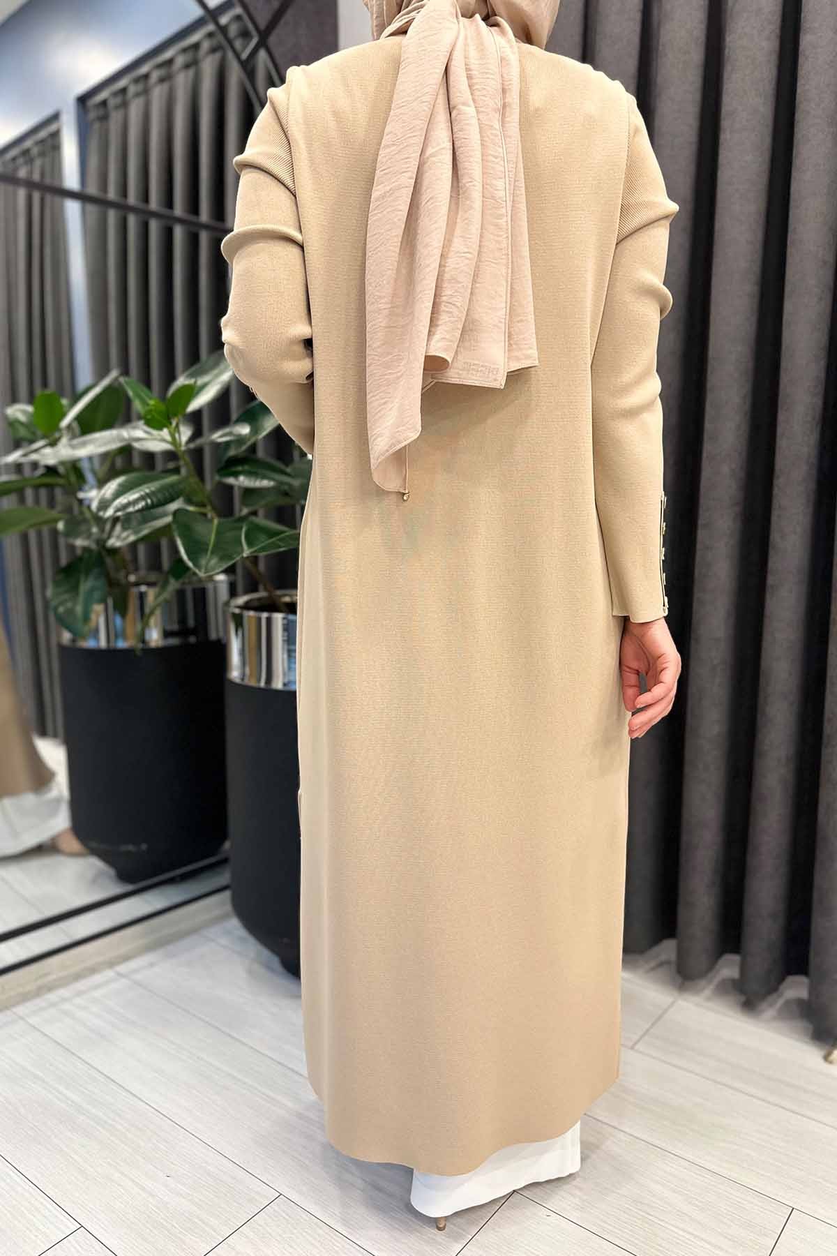 TEMİZ KESİM DÜZ RENK DÜĞMELİ HIRKA