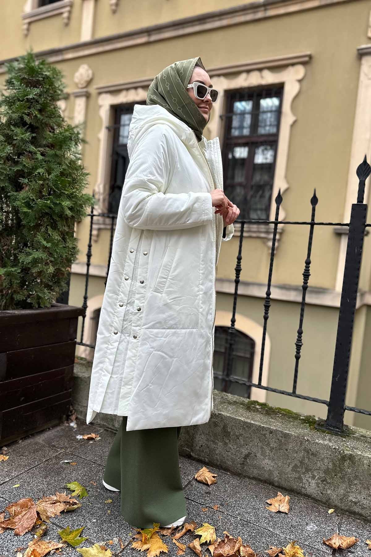YANLARI DÜĞMELİ KABAN