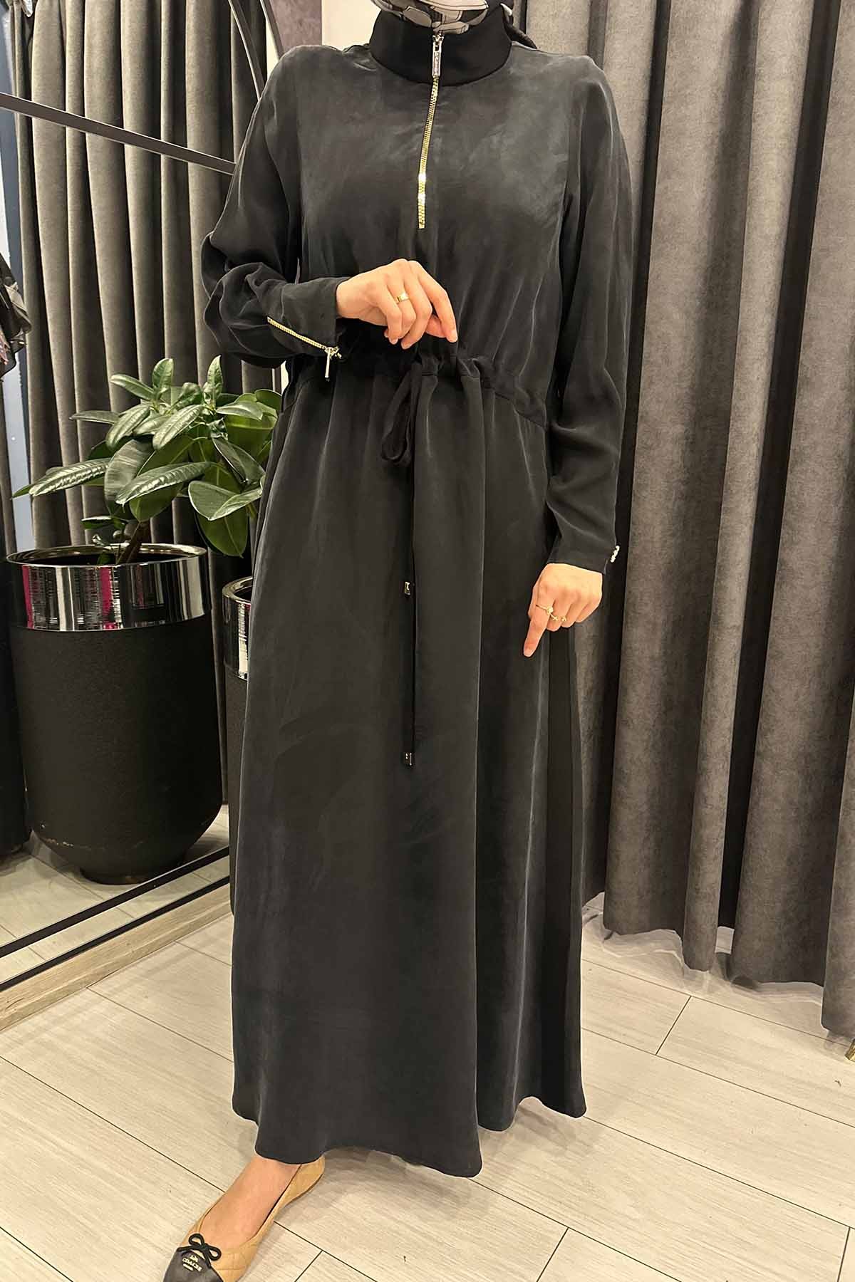 YAKASI FERMUARLI BELİ BÜZGÜLÜ CUPRO ELBİSE