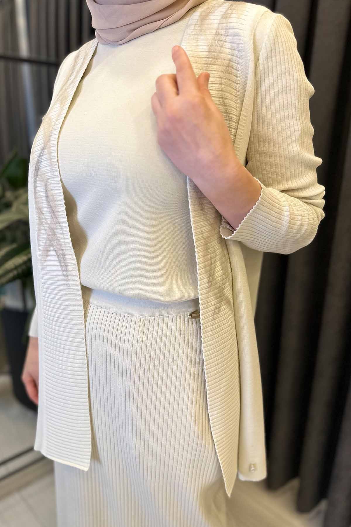 KEÇE DETAYLI HIRKA