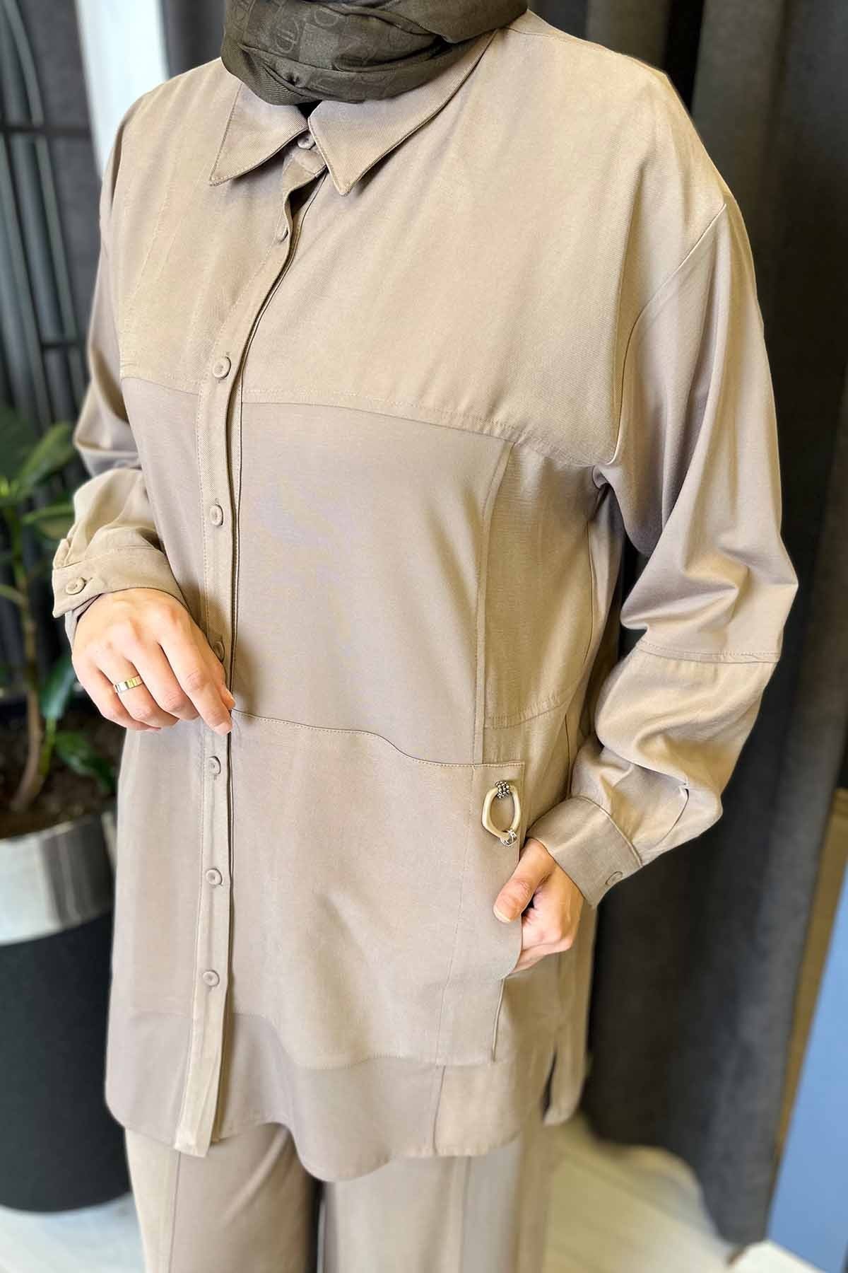 TUNİĞİ VE PANTOLONU BAMBU DETAYLI AKSESUARLI TAKIM