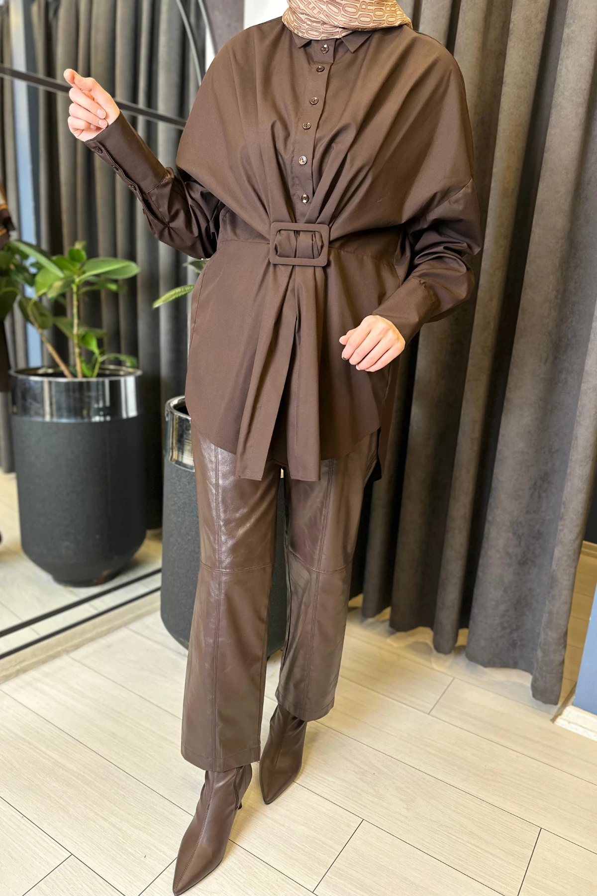 BELİ TOKALI DRAPELİ BOL GÖMLEK