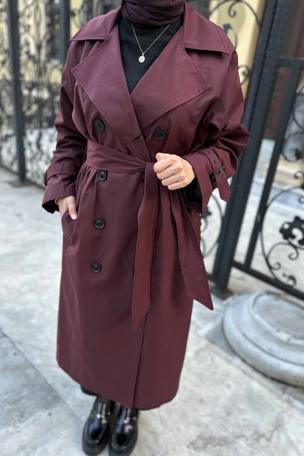 LİONA TRENÇKOT