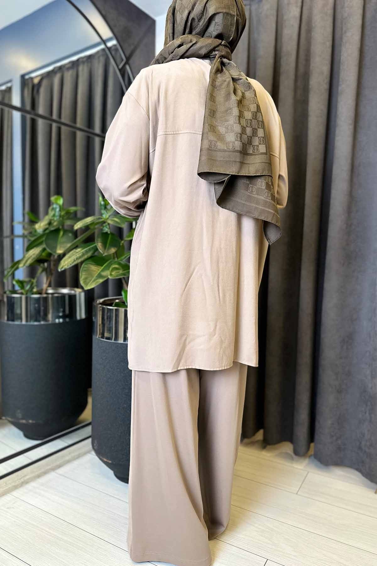 TUNİĞİ VE PANTOLONU BAMBU DETAYLI AKSESUARLI TAKIM