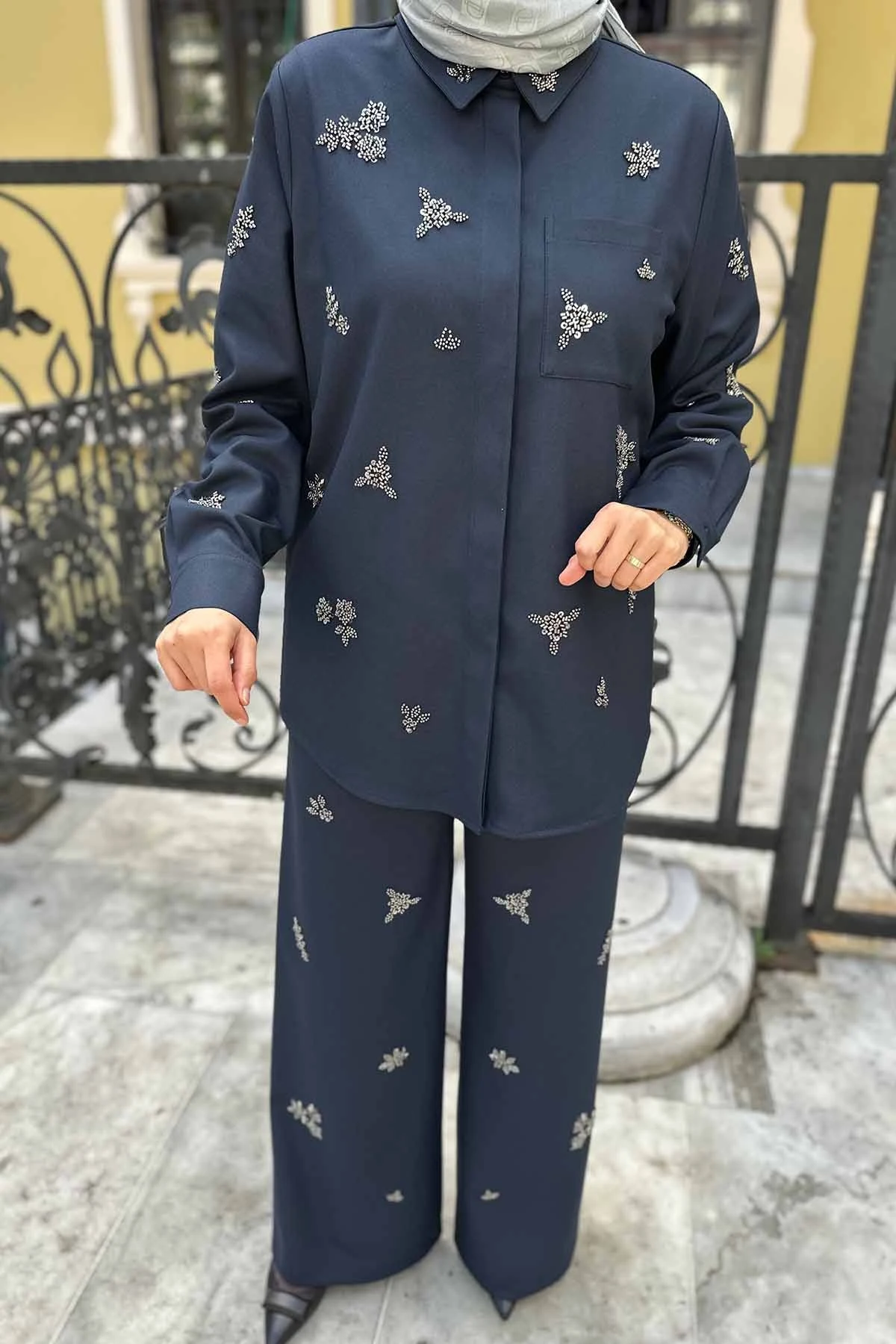 NAKIŞ TAŞ İŞLEMELİ PANTOLON