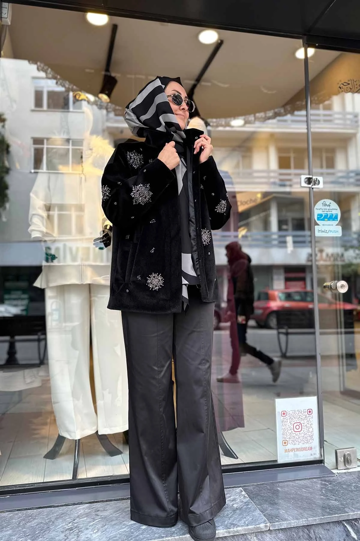 NAKIŞ İŞLEMELİ MONT