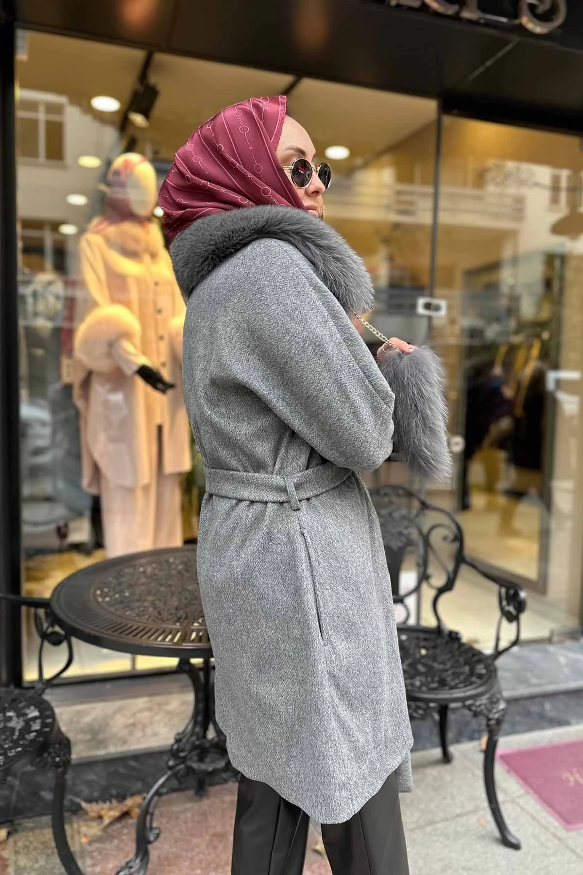 Yakası Zincir Kürklü Kaban