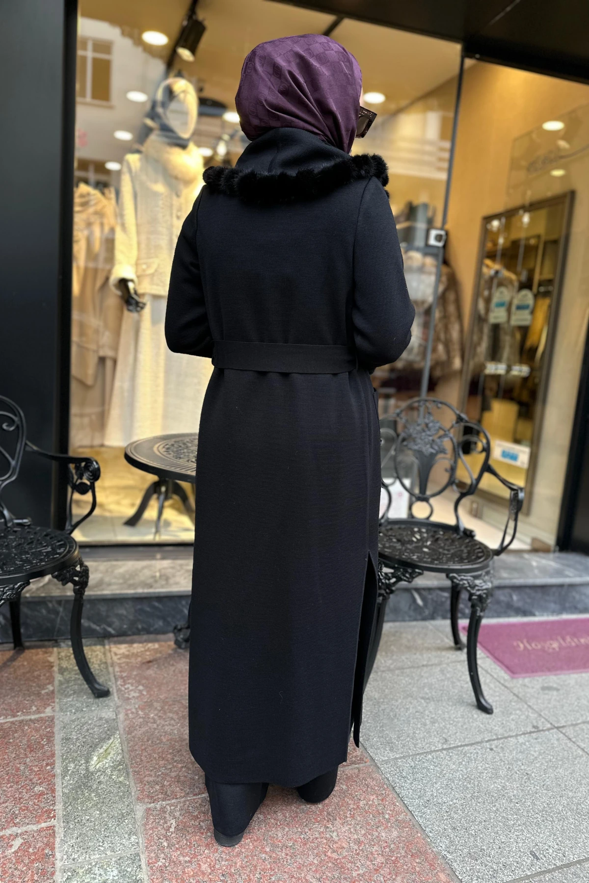 PONPON KÜRK DETAYLI UZUN KOYU HIRKA