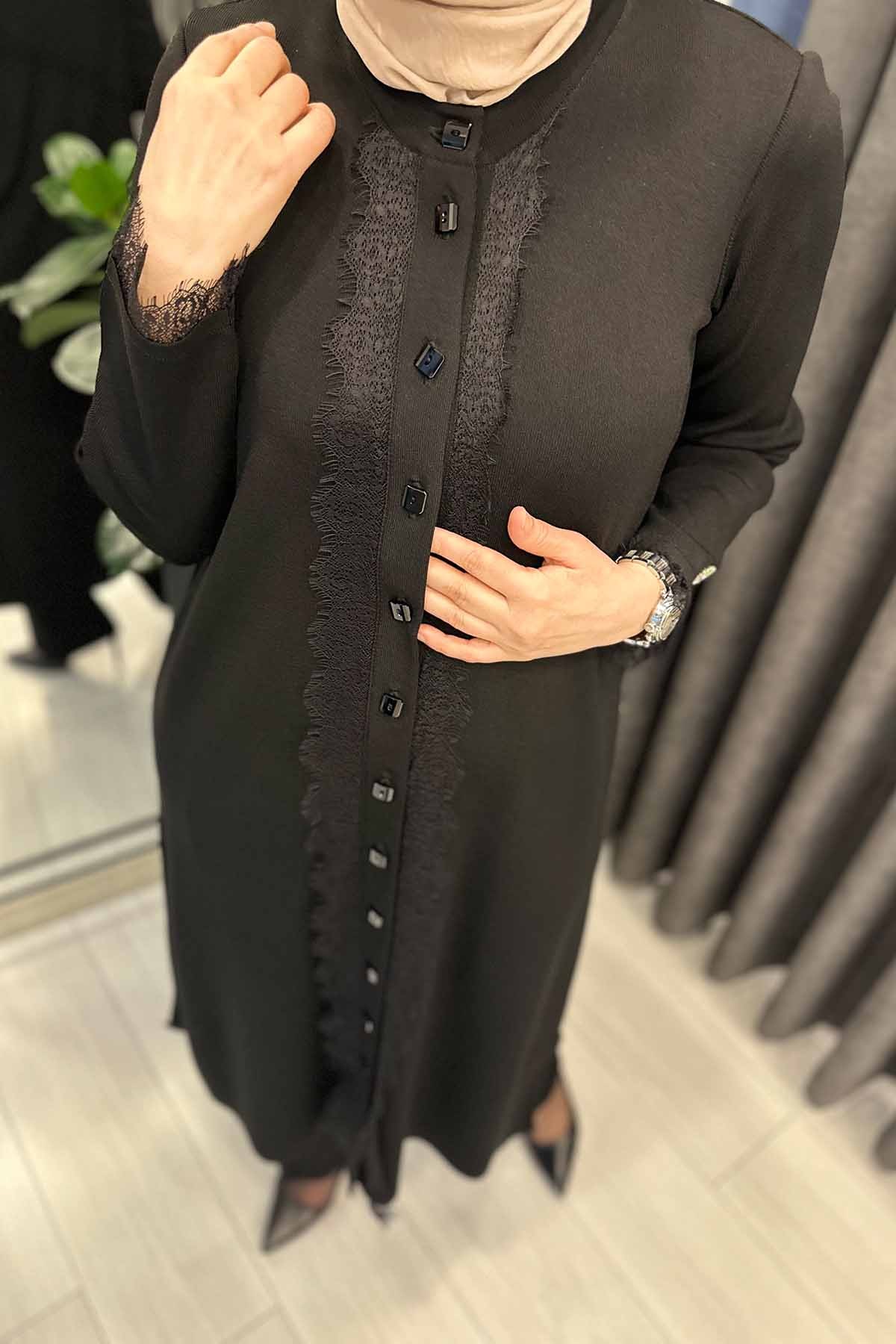 DÜĞMELİ UZUN TRİKO HIRKA
