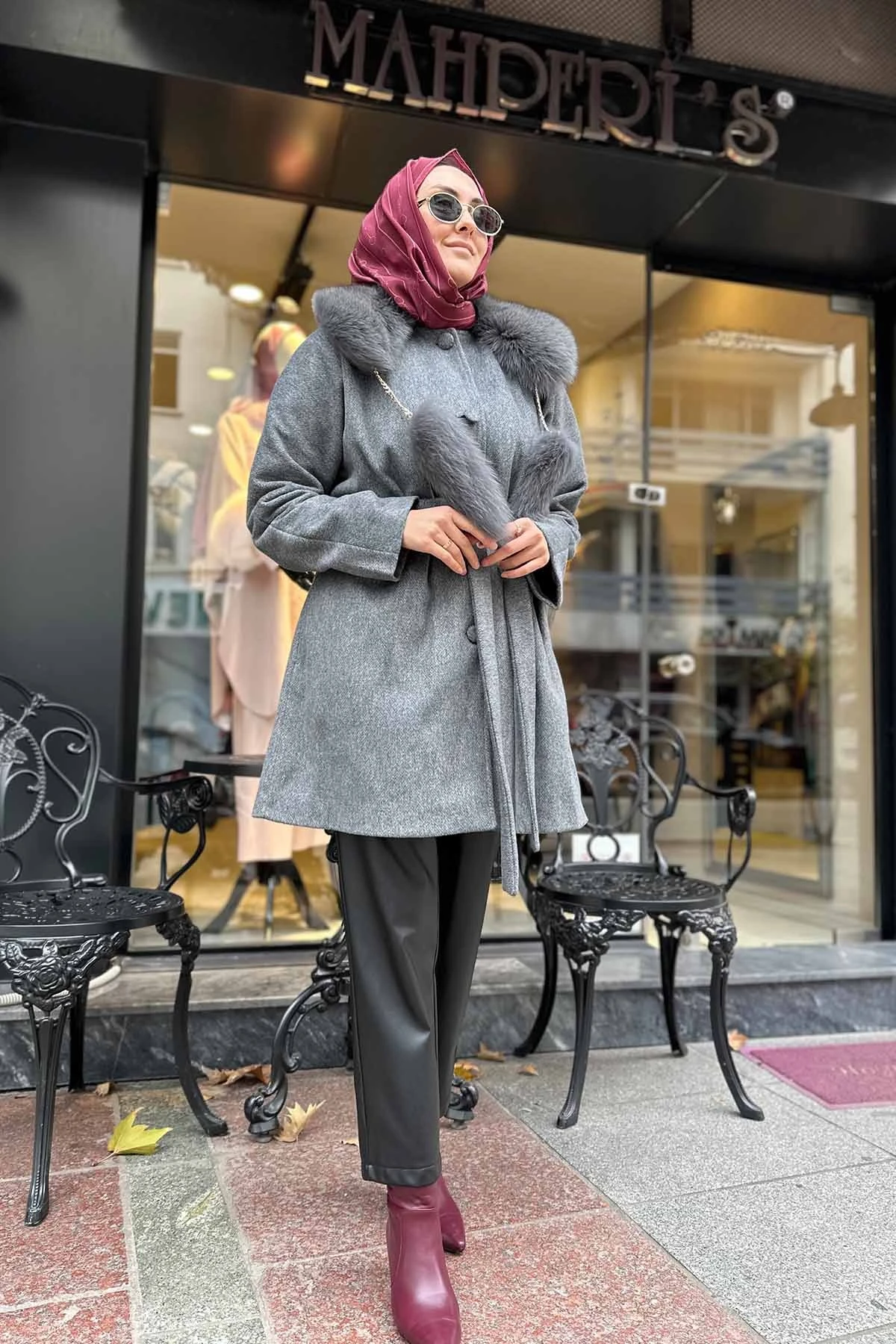 Yakası Zincir Kürklü Kaban