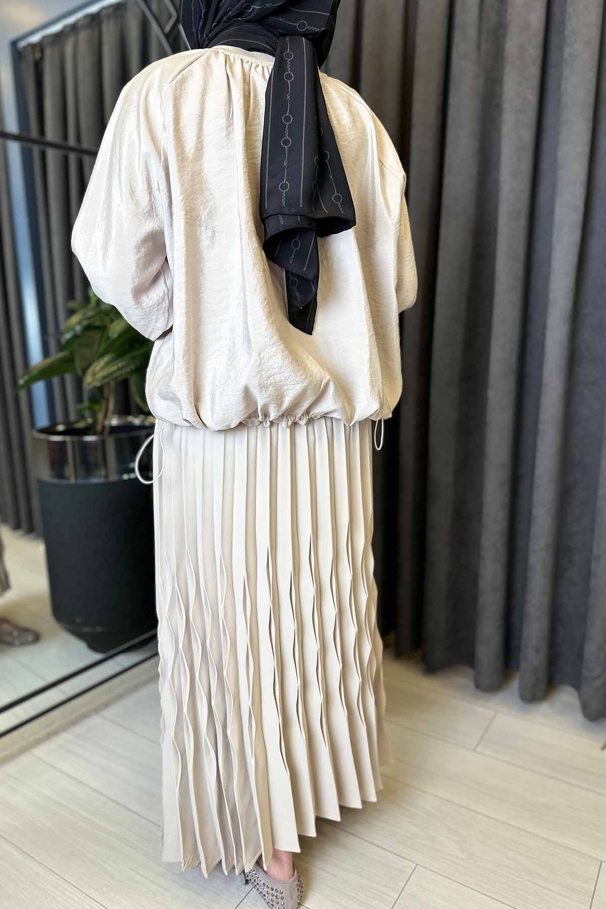 ÖNÜ BAMBU ARKASI DUBAİ KOLU LASTİKLİ KISA BLUZ
