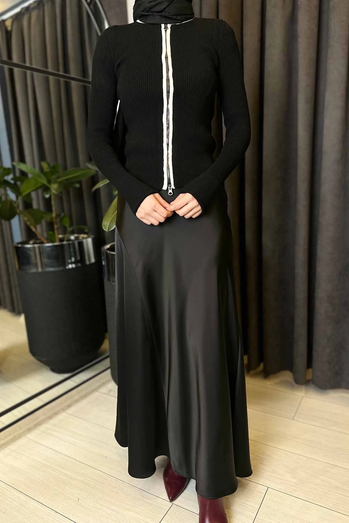 FERMUAR DETAYLI BİSİKLET YAKA TRİKO