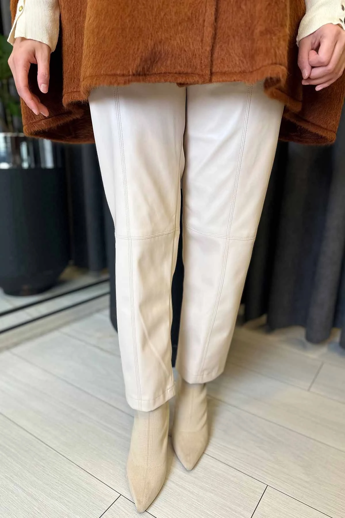 DİKİŞ DETAYLI DERİ PANTOLON