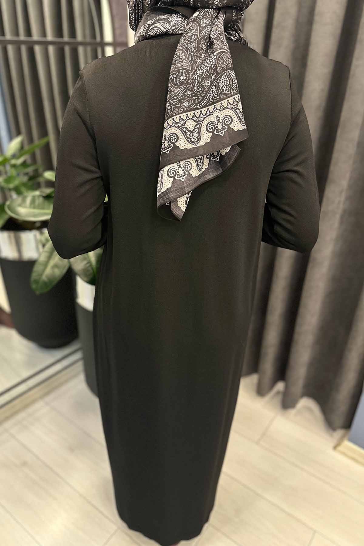 DİK YAKA DÜĞME DETAYLI ELBİSE