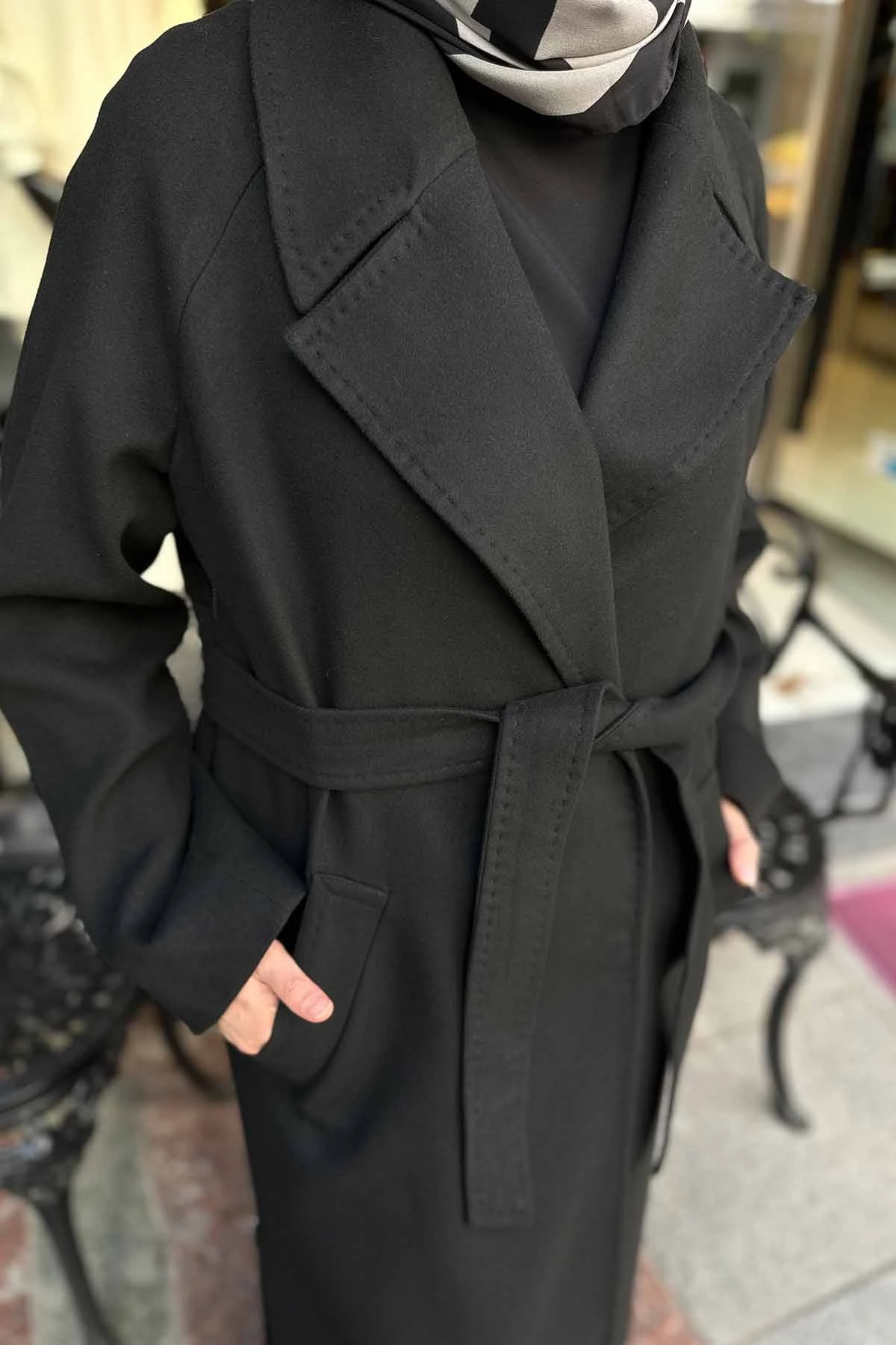 FERMUAR DETAYLI KAŞE KABAN