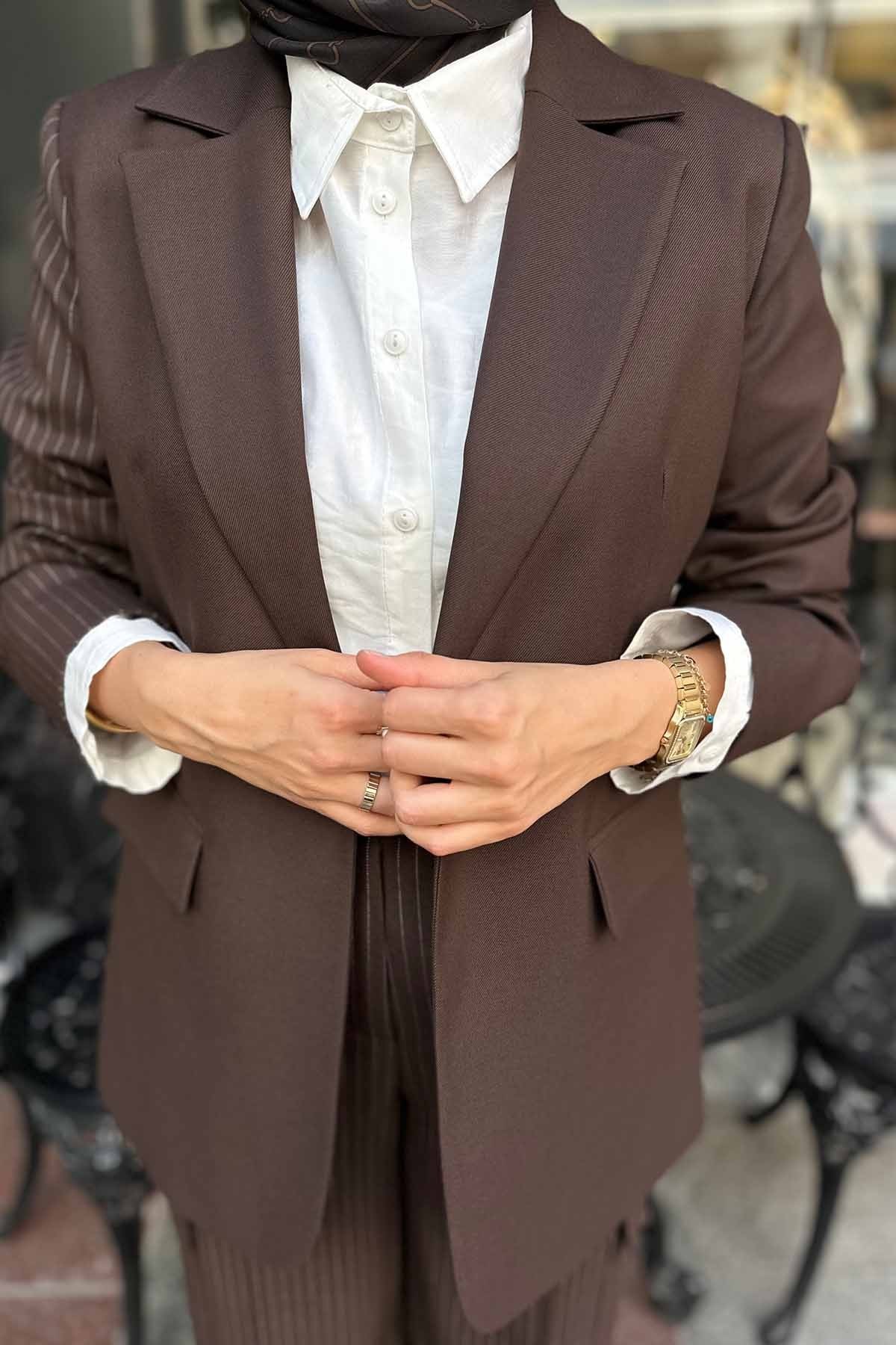 ARKASI DÜĞMELİ ÇİZGİLİ BLAZER CEKET