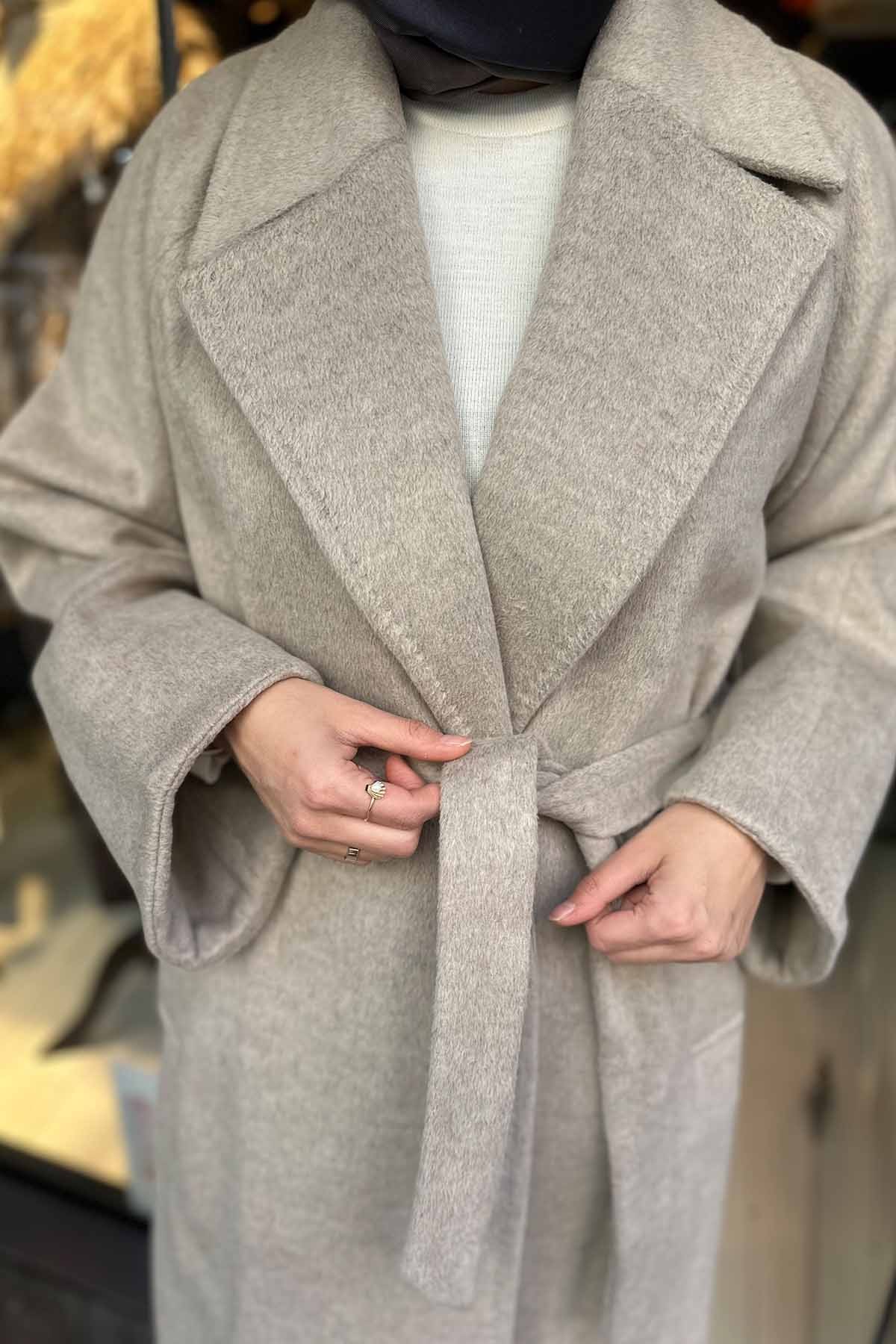 ARKASI FERMUAR DETAYLI KAŞE KABAN