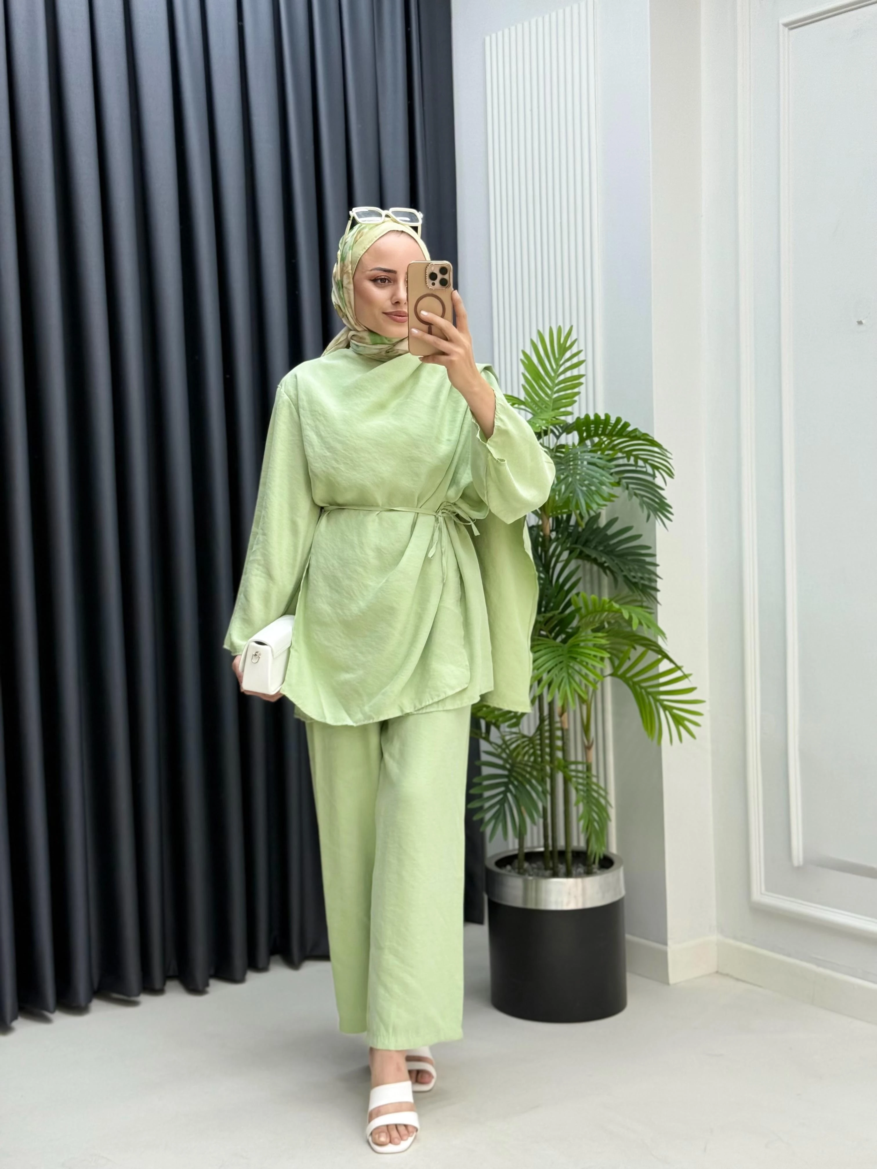 Salaş Kendinden Şal Detaylı Kemerli Pantolonlu İkili Takım