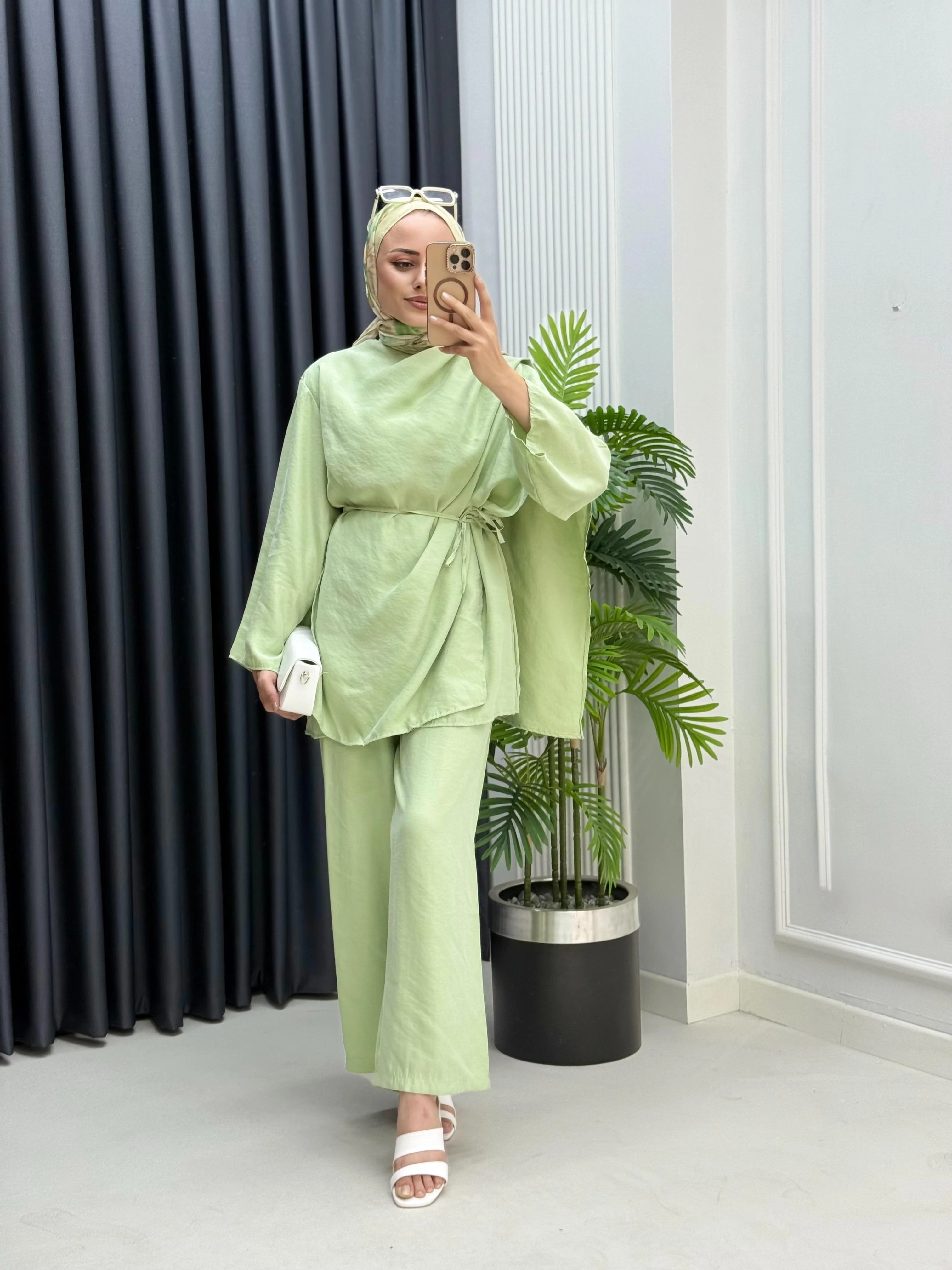 Salaş Kendinden Şal Detaylı Kemerli Pantolonlu İkili Takım